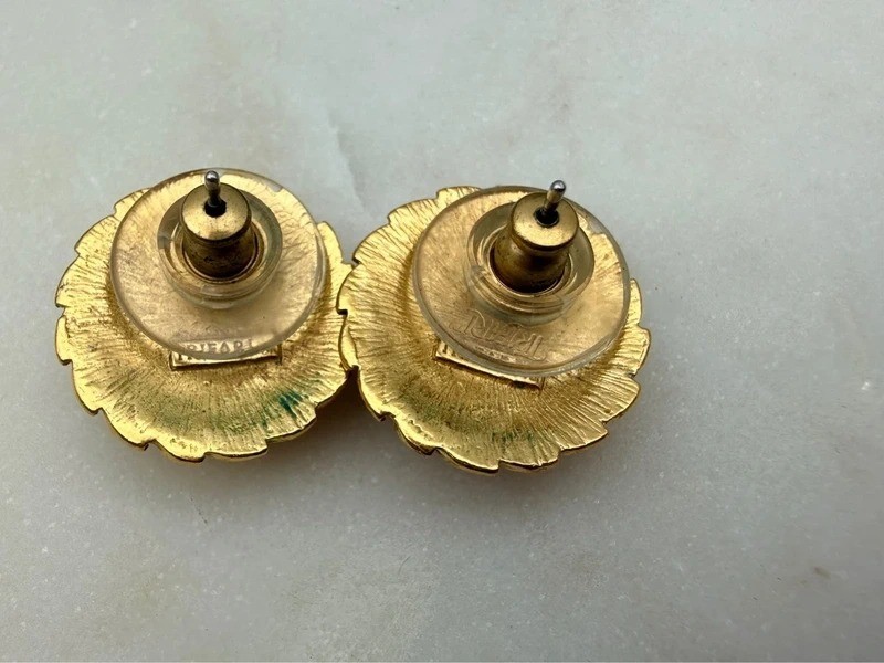 Vintage Trifari Stud Earrings Gold Tone Laurel Wreath Pink Cabochon Signed