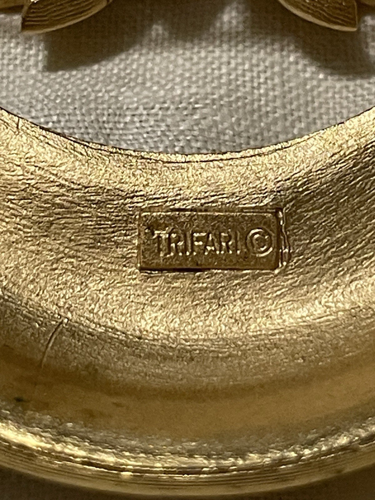 Vintage Crown Trifari Gold Tone Double Scroll Brooch Rope Detail Mid Century