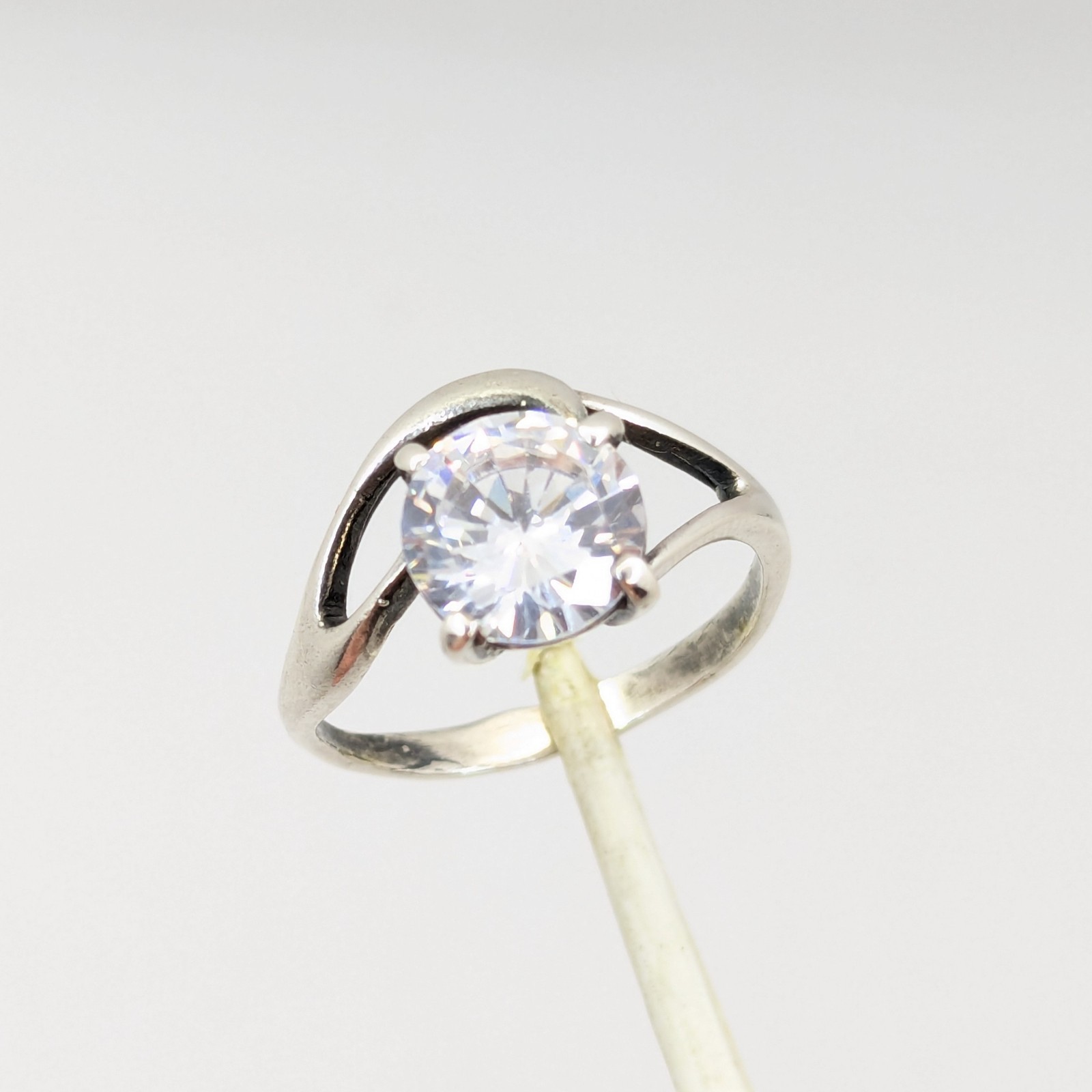 Vintage Elegant RING Silver 925 with Bright Stone-size: 7.5US(17.5mm) Ukraine#16