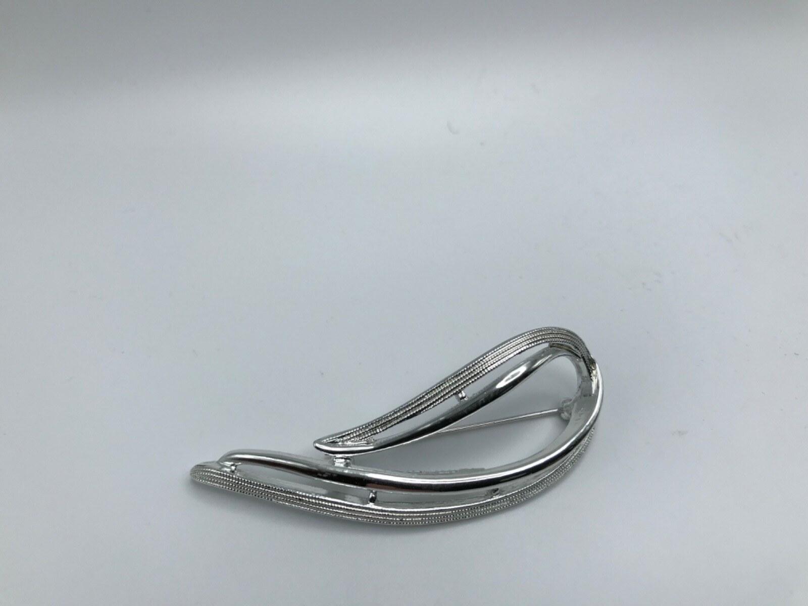 Signed Sarah Coventry Silver Tone Brooch Pin 2.75” x .75”