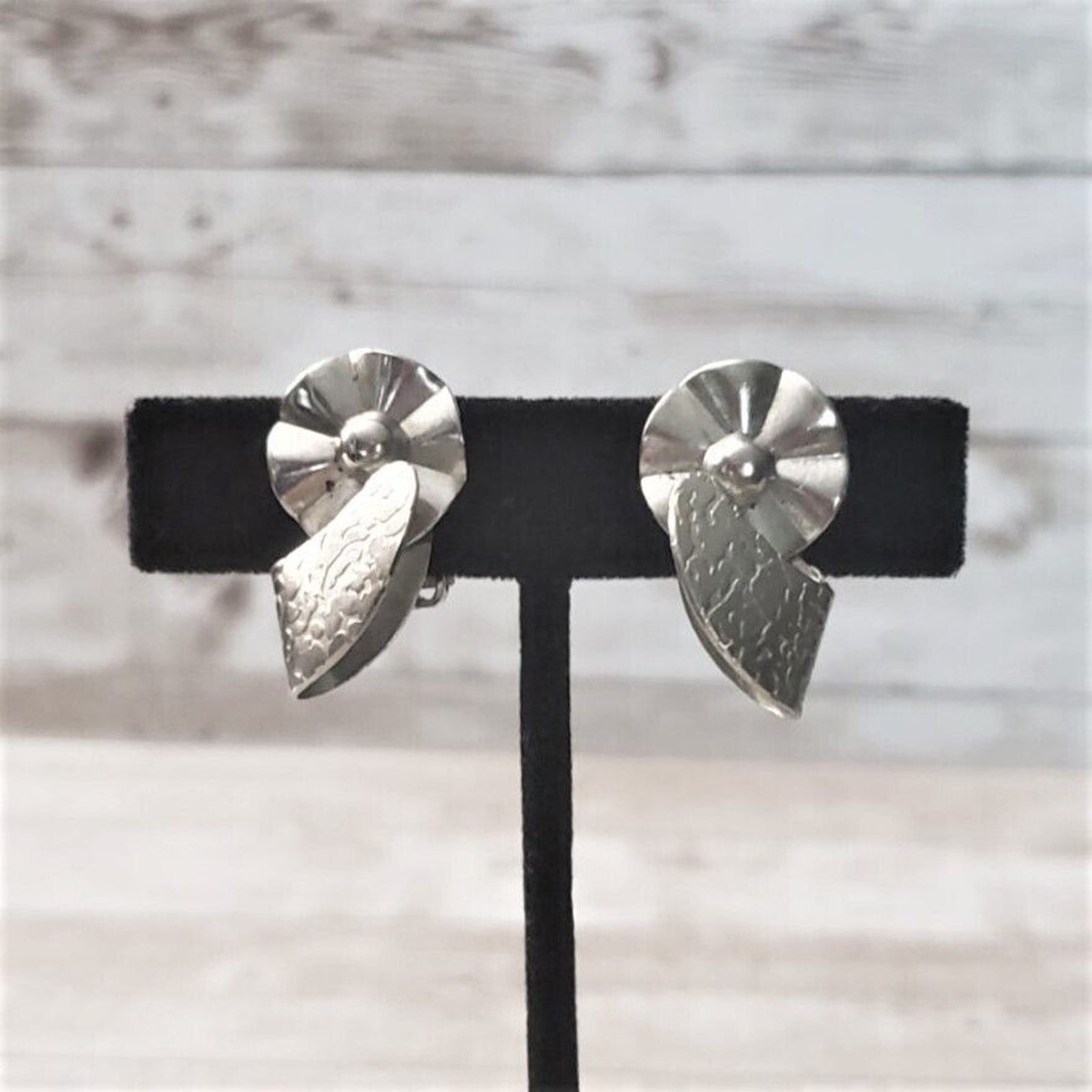 Vintage Clip On Earrings – Silver Tone Unusual Flower & Leaf