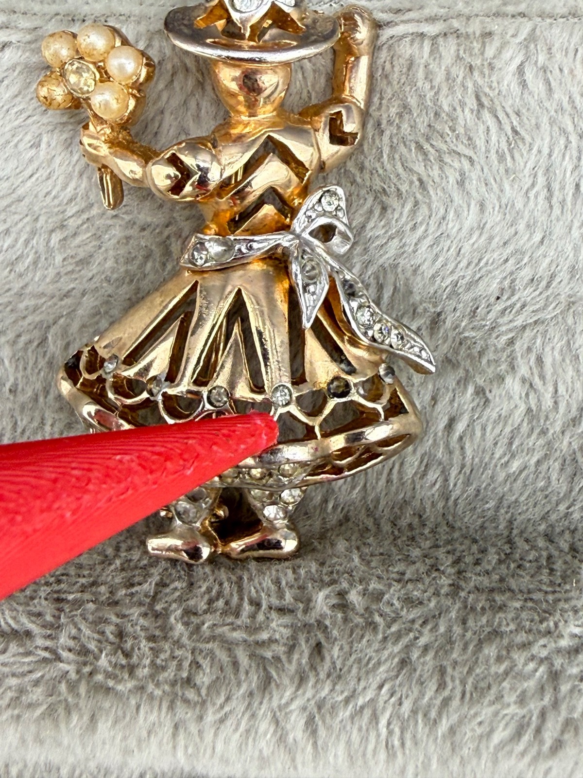 Vintage Rhinestone Brooch Figural Gold tone Woman with Flowers READ