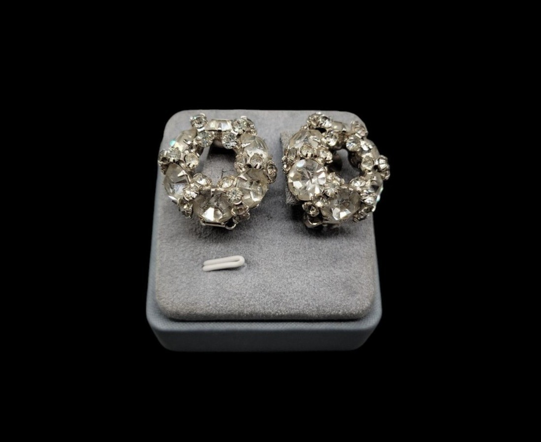 Signed Vintage Warner Clear Rhinestone Wreath Clip On Earrings 1950 Original Box