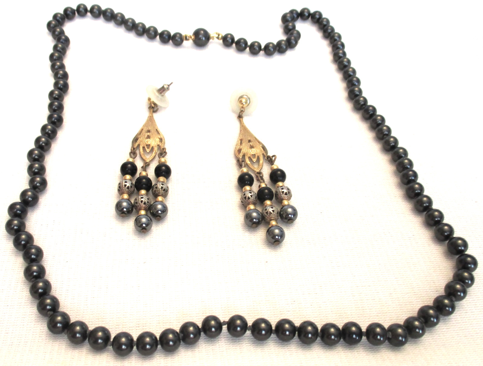 Vtg. Black Glass Pearl Bead Necklace & Pierced Earrings Very Good Condition
