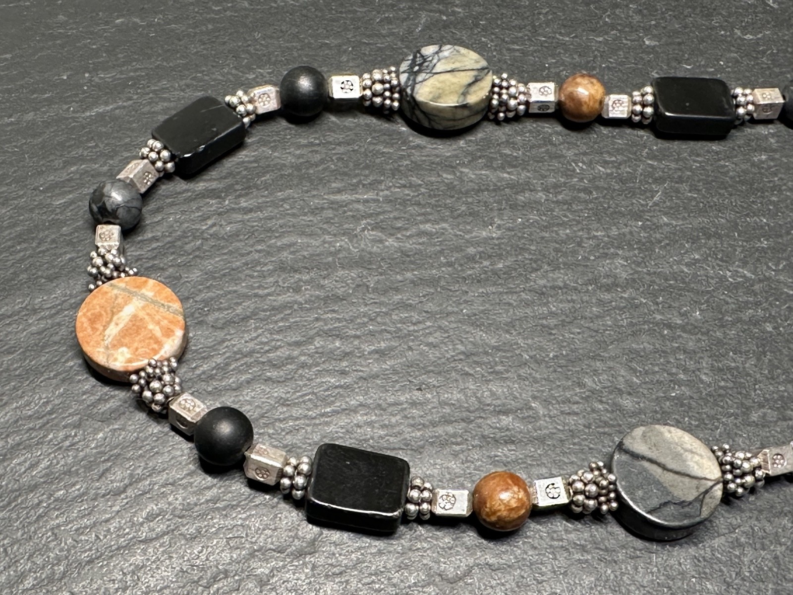 VINTAGE ASSORTED STONE SILVER TONE SET: 16″ NECKLACE & 7.75″ BRACELET I36