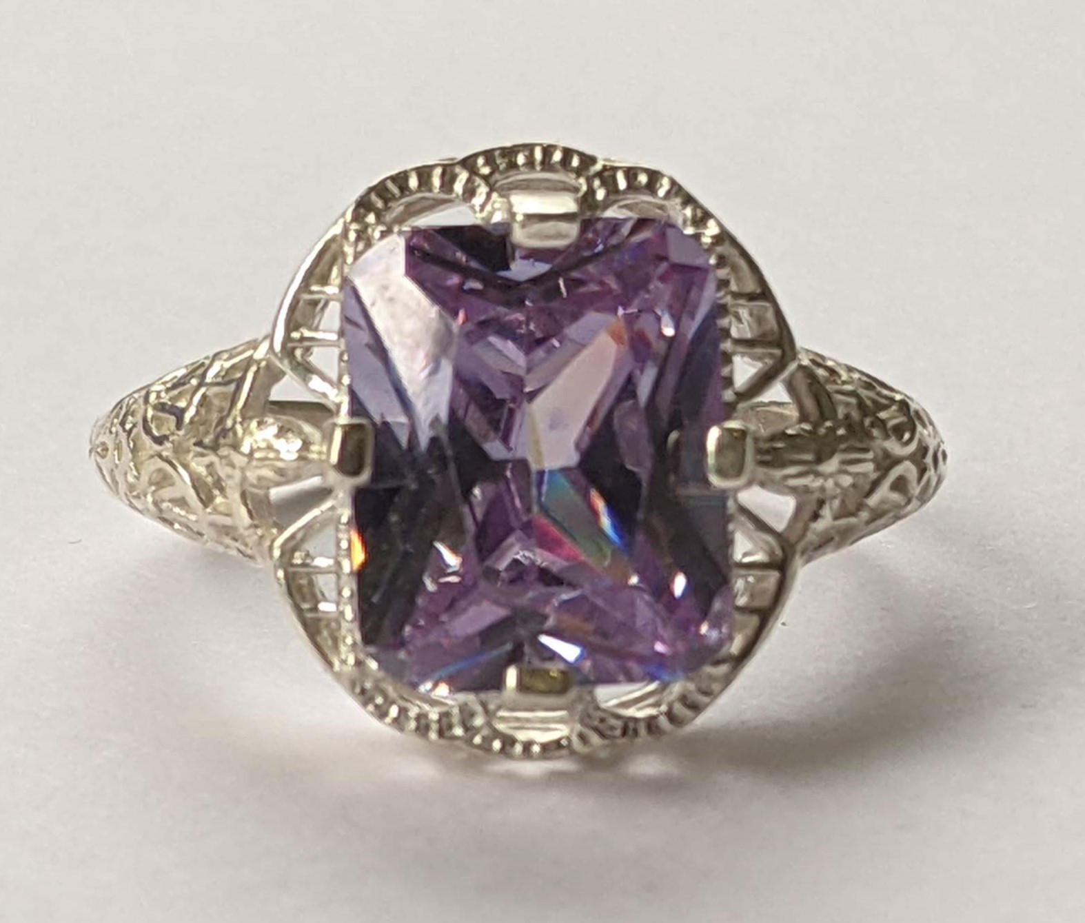 Vintage ring sterling silver 925 Size 9.5 Weight 5.44 g. Amethyst.