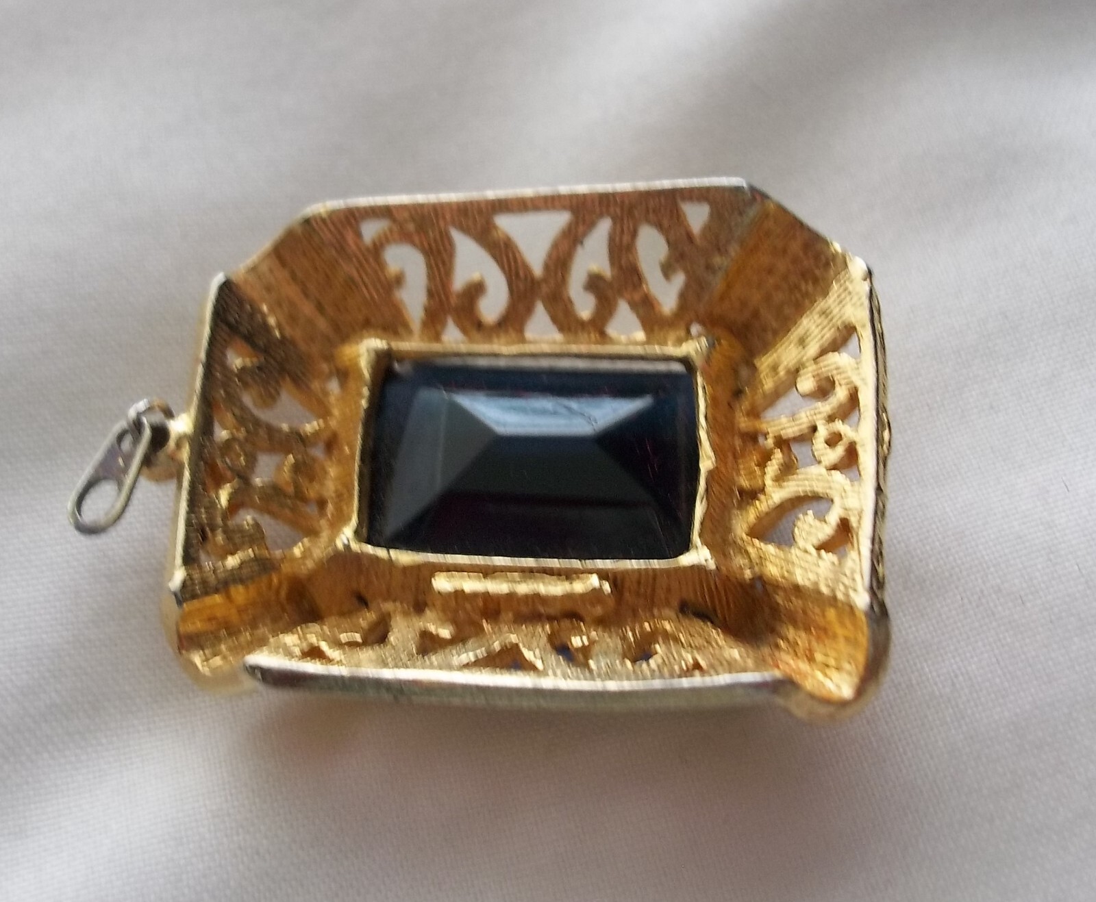 Vtg Signed Edlee Goldtone Opencut Rectangular Pendant Blue/Purple Stone