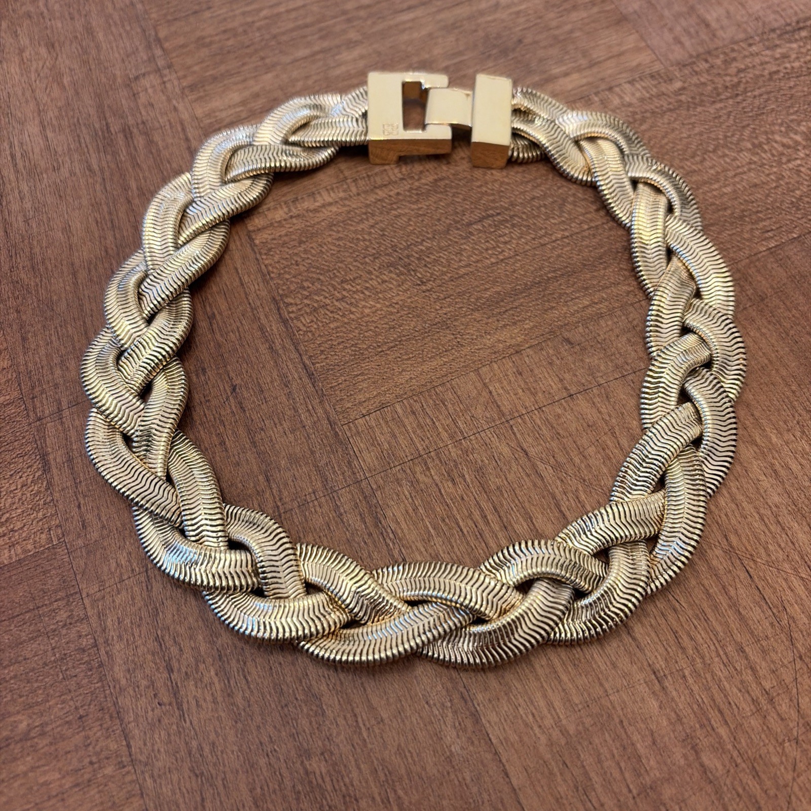 Vintage Givenchy Gold Tone 16”ChokerNecklace- Signed Logo Clasp Chunky