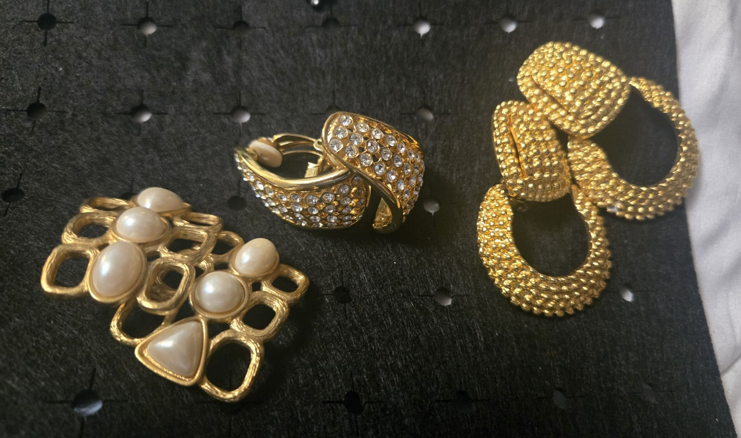 Gold Tone Faux Pearl & Rhinestone Jewelry Set w/ Earrings and Brooch