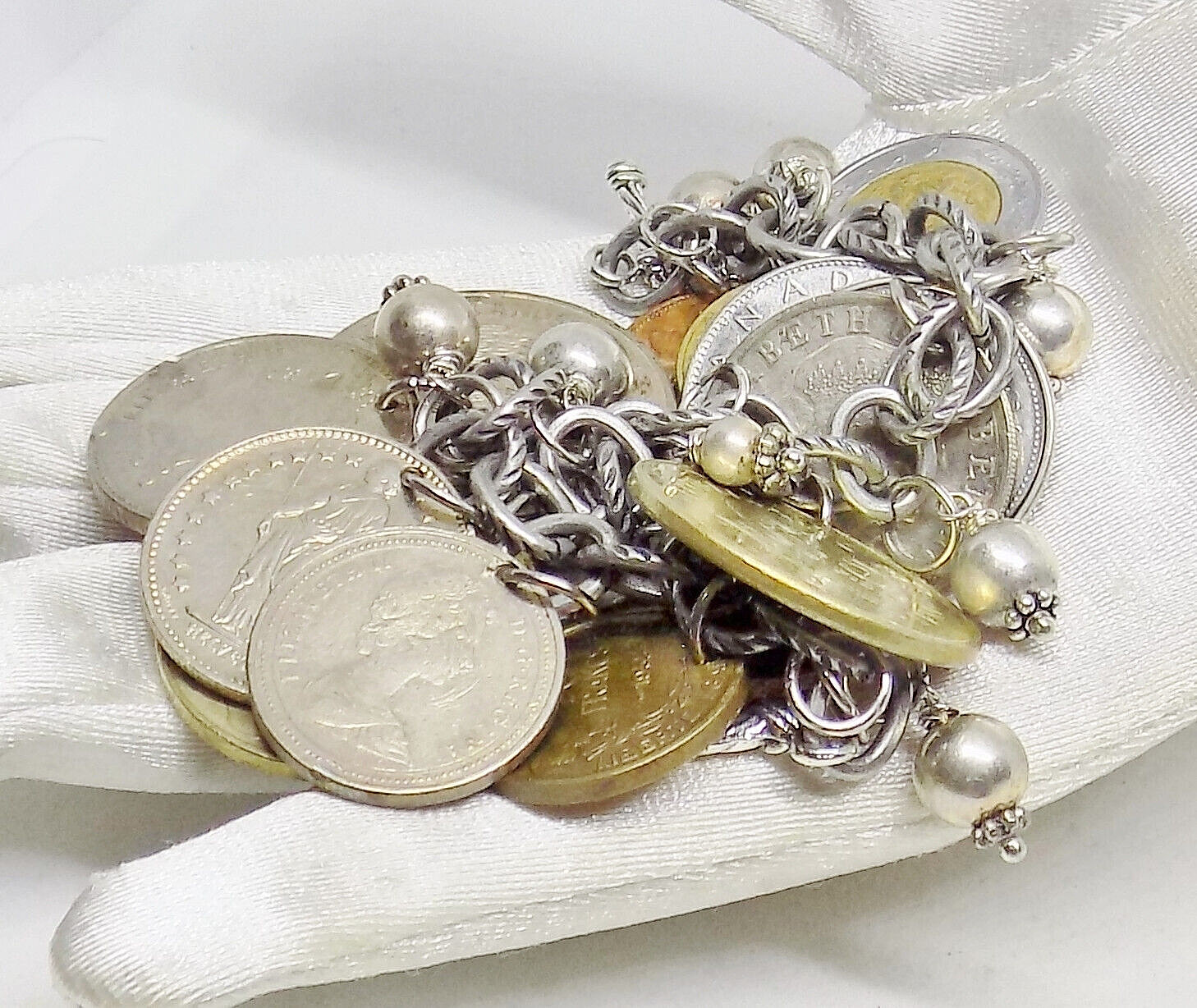 VINTAGE COIN BRACELET COINS FROM AROUND THE WORLD CHARM BRACELET 8 IN
