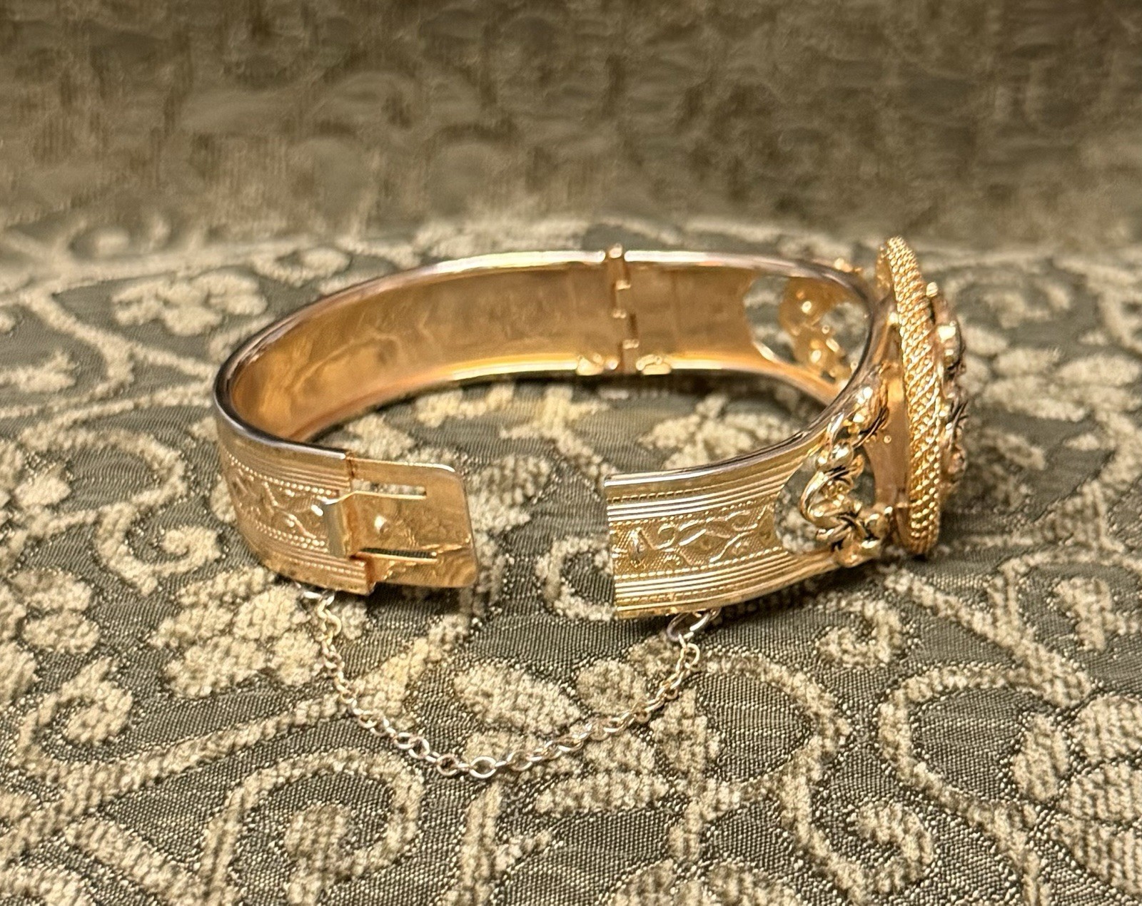 Vintage Faux Jade And Gold Tone Metal Bracelet / Costume Jewelry