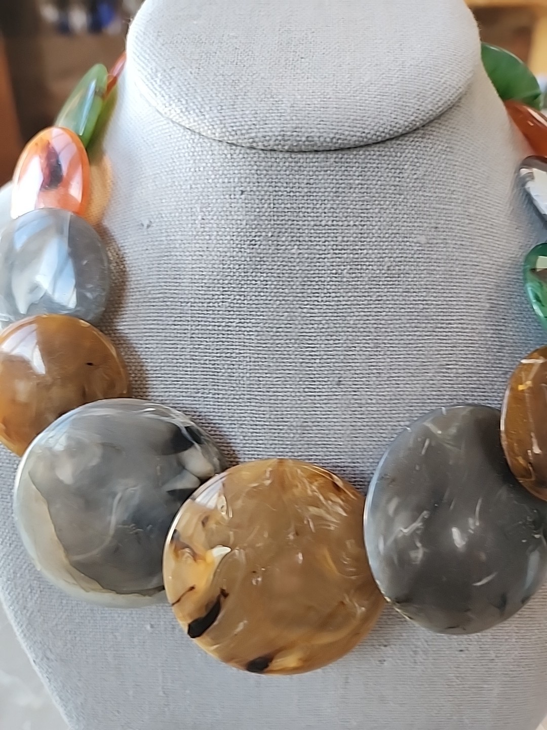 Vintage Lucite Round Flat Graduated Bead Necklace Multicolor Disc 21 in. Light