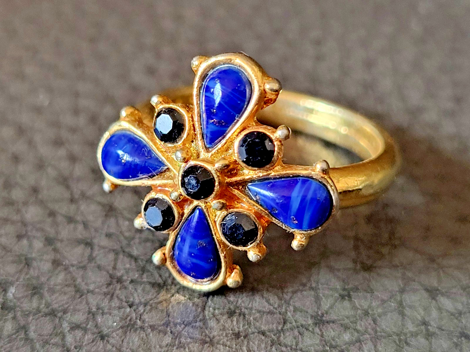 Vintage Edgar Berebi Gold tone Lapis Lazuli Ring. Size 8