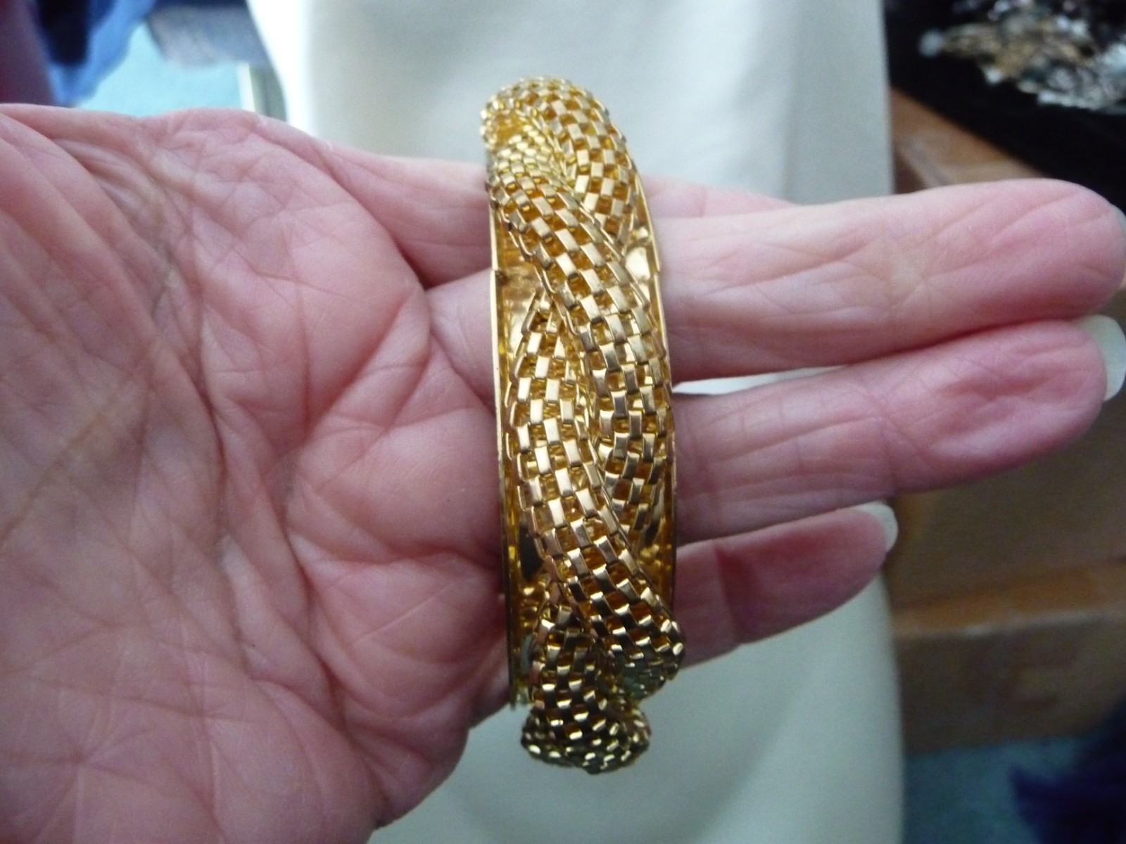 1/2” W GOLD TONE METAL MESS BANGLE BRACELET #5/25