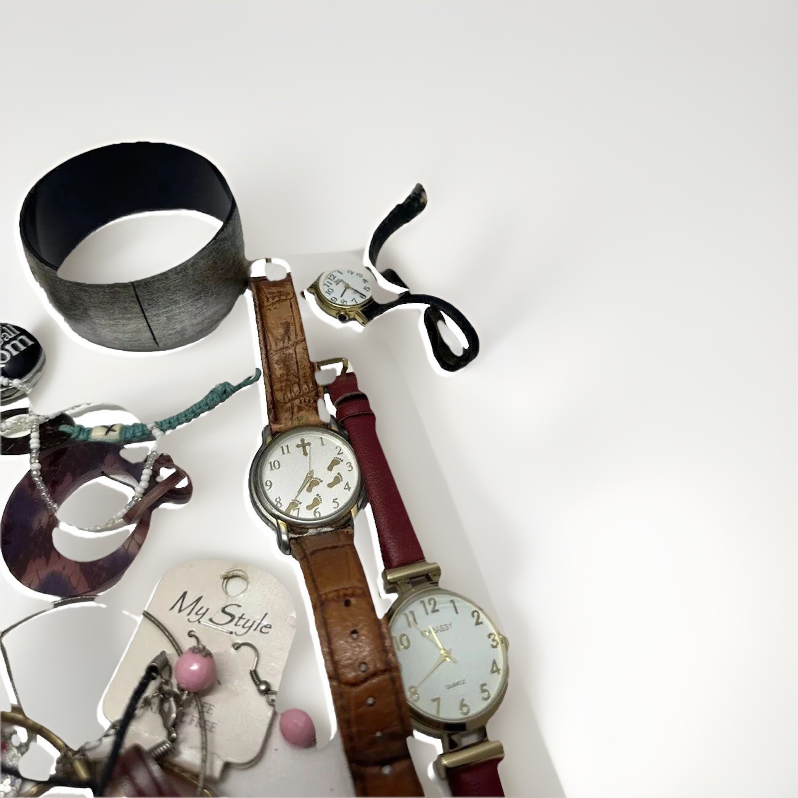Costume/ Junk Jewelry, Scrap Lot, Approximately 2 Pounds. Can send addl pics.