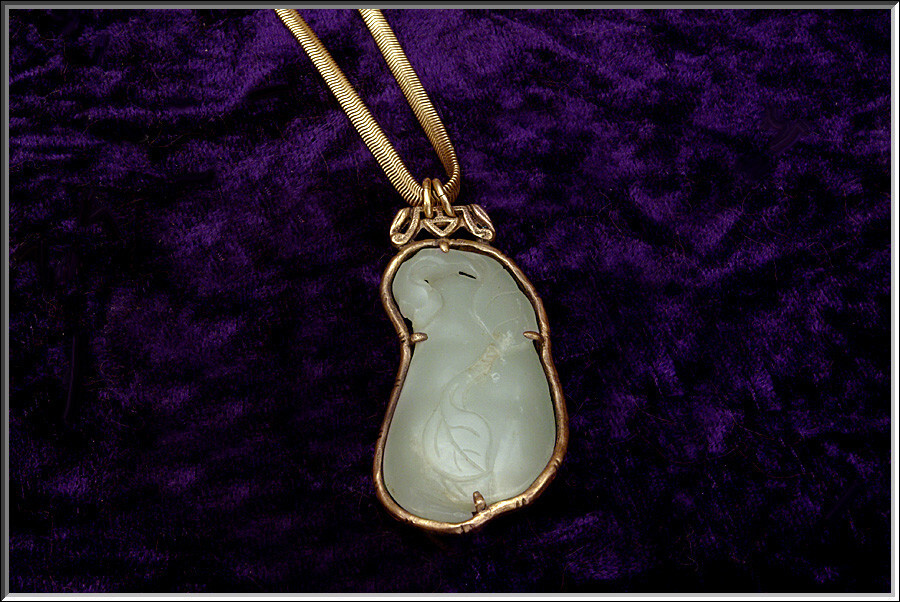 Antique Chinese 3″ CELADON JADE Carved Bean Pod w/Leaf Gold Tone Toggle Necklace