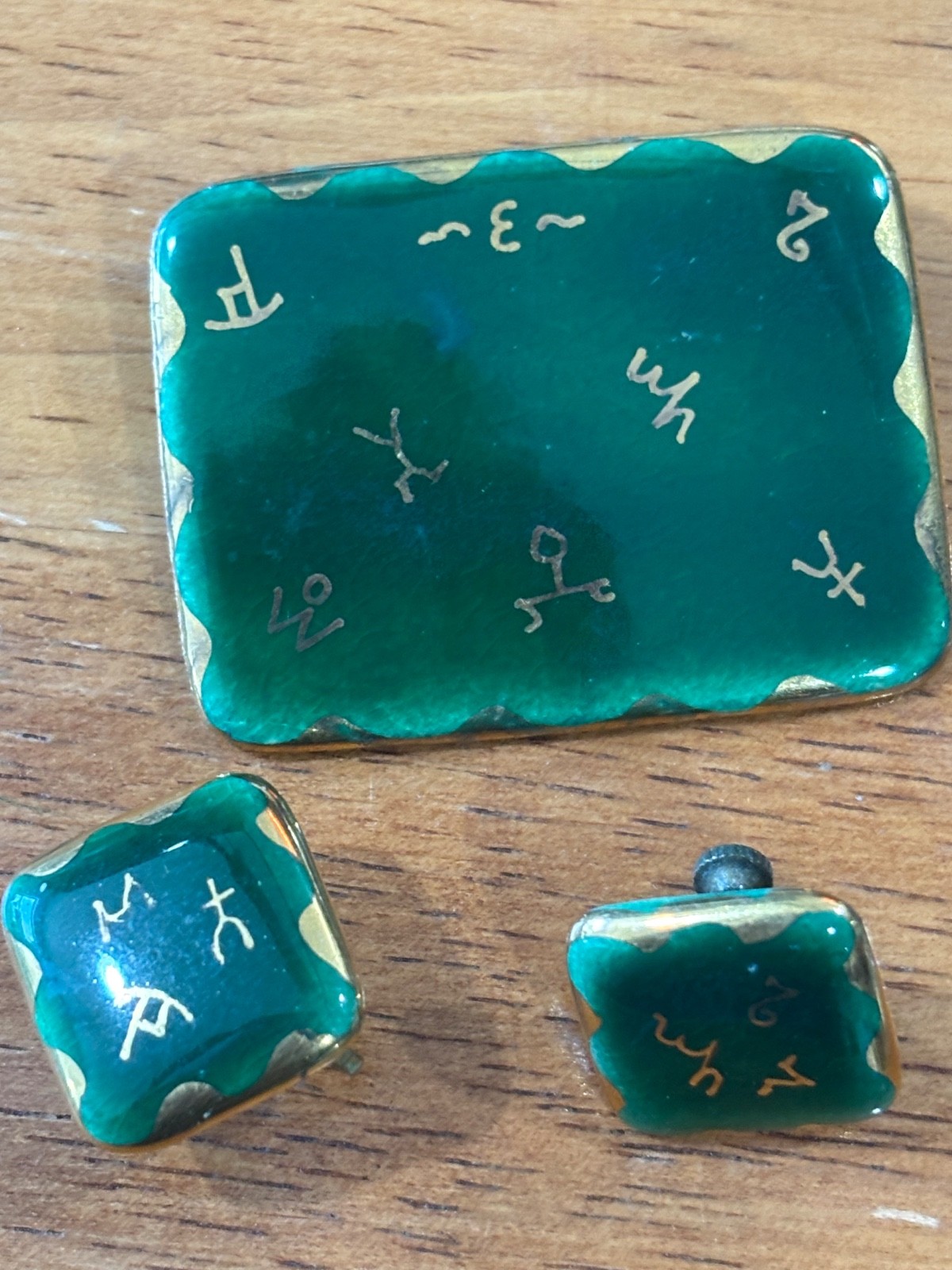 VINTAGE ARIGLO GREEN PIN EARRINGS SET PAINTED