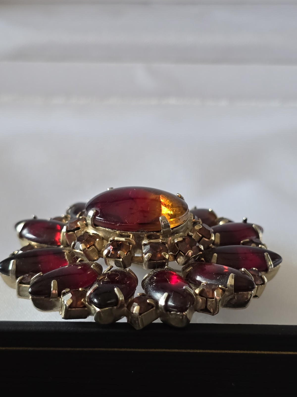 RUBY RED & AMBER RUNWAY BROOCH OVAL SMOOTH GLASS REDDISH/AMBER CABOCHON☆2.25″☆