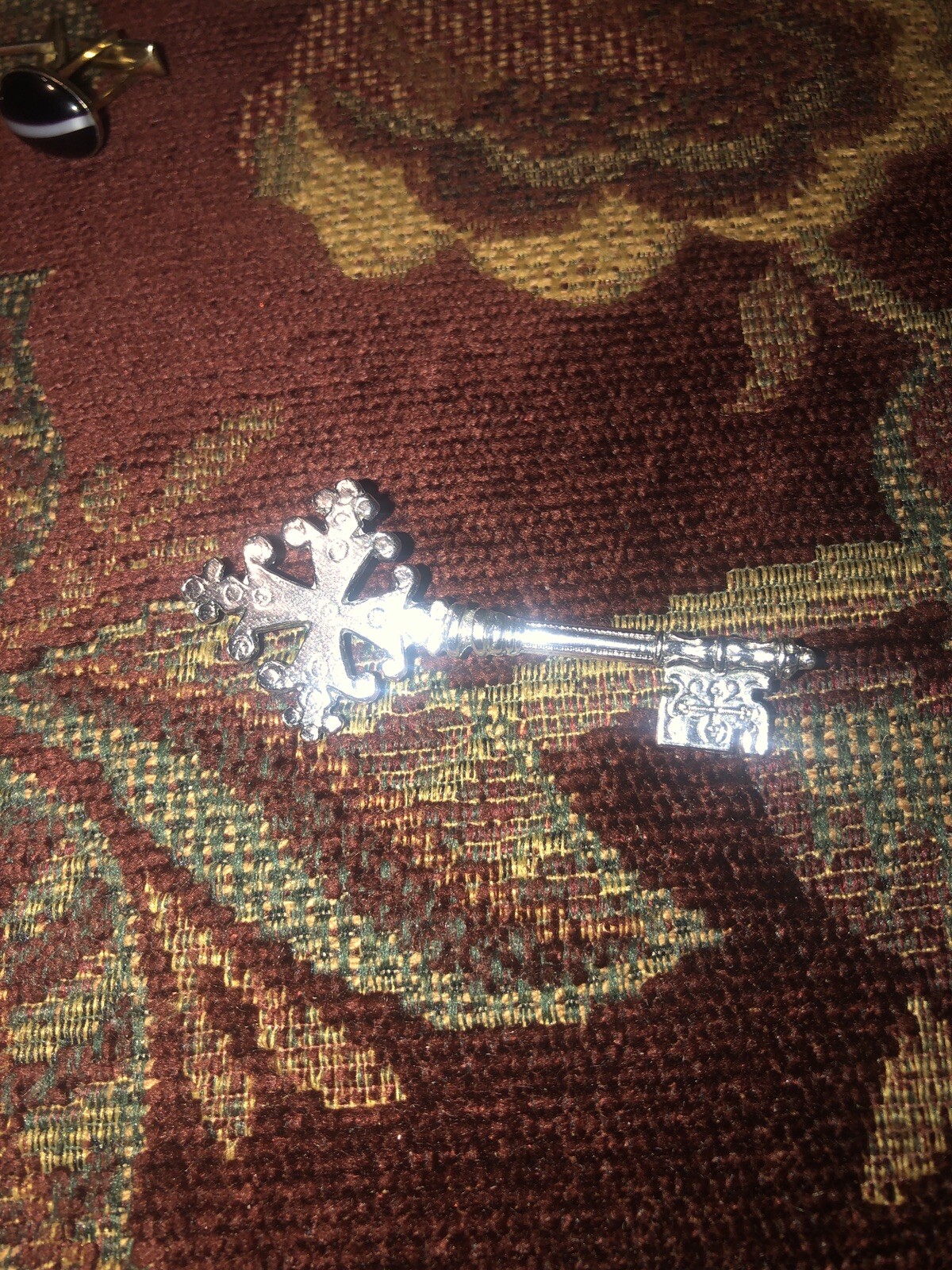 VINTAGE PIN BROOCH KEY Silver TONE None Magnetic