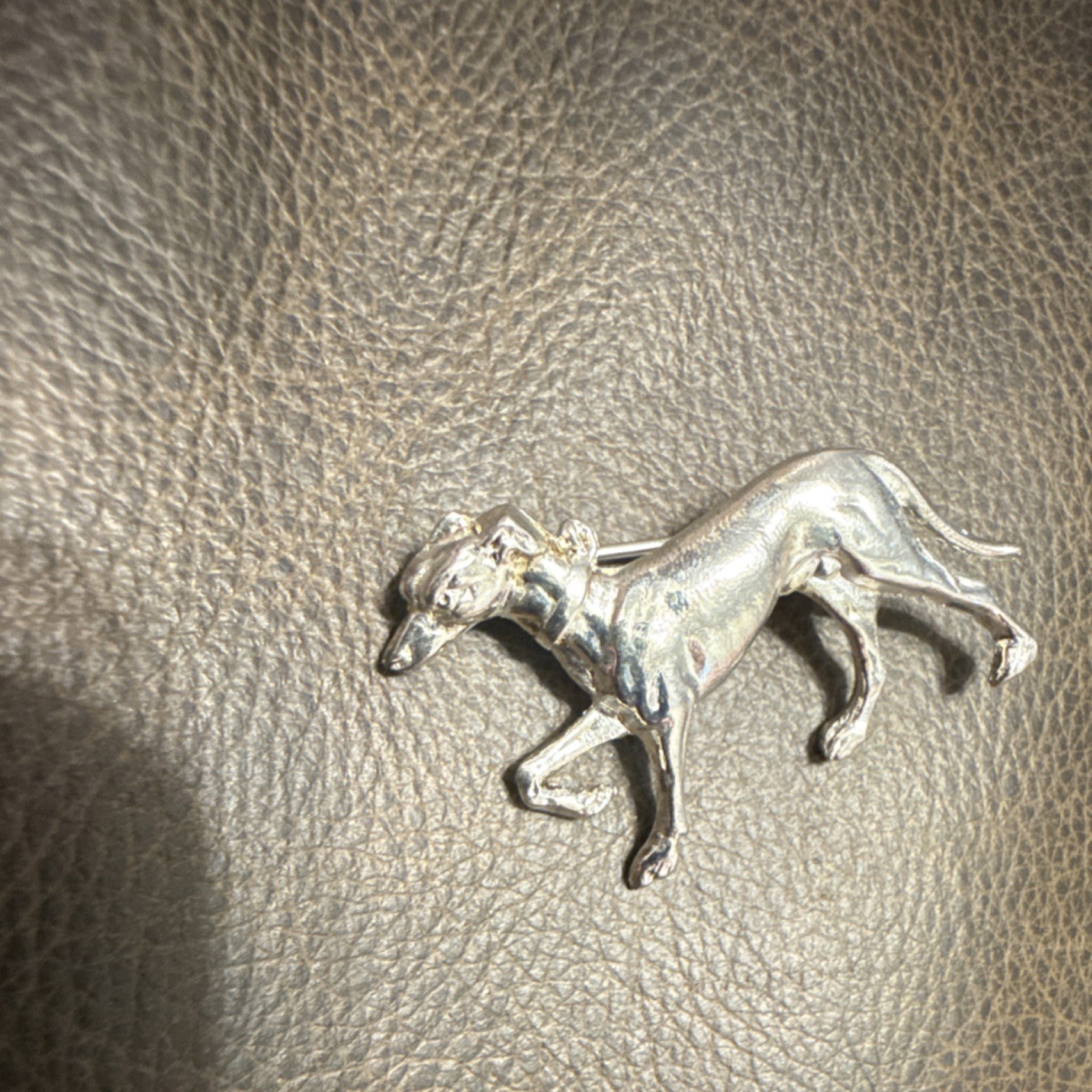 Silver Metal Dog Animal Brooch Pin Unisex Adults No Stone Fashion Jewelry