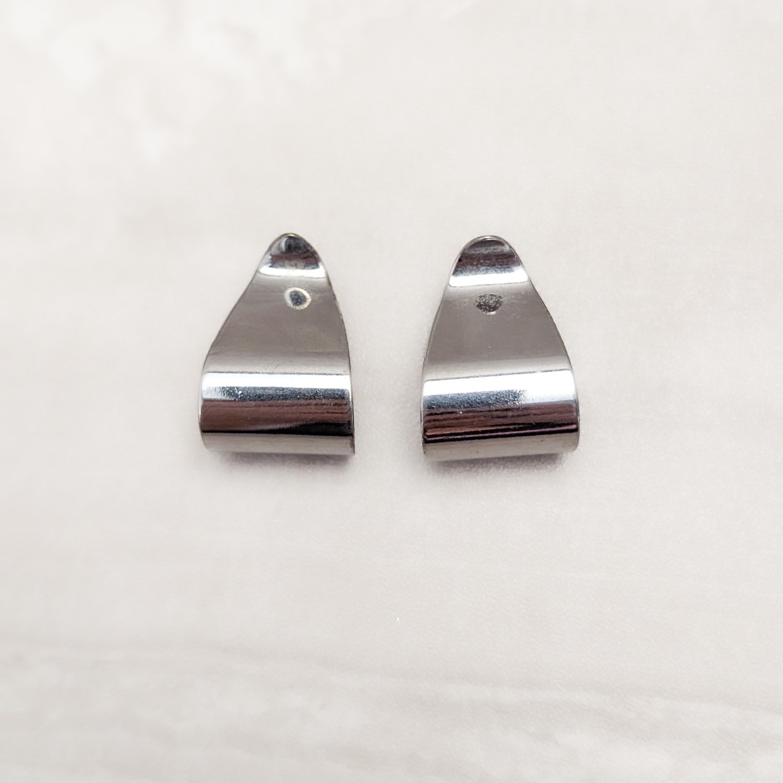 Vintage Avon Clip On Earrings Chunky Mirrored Silver Tone Elongated Hoop 1″