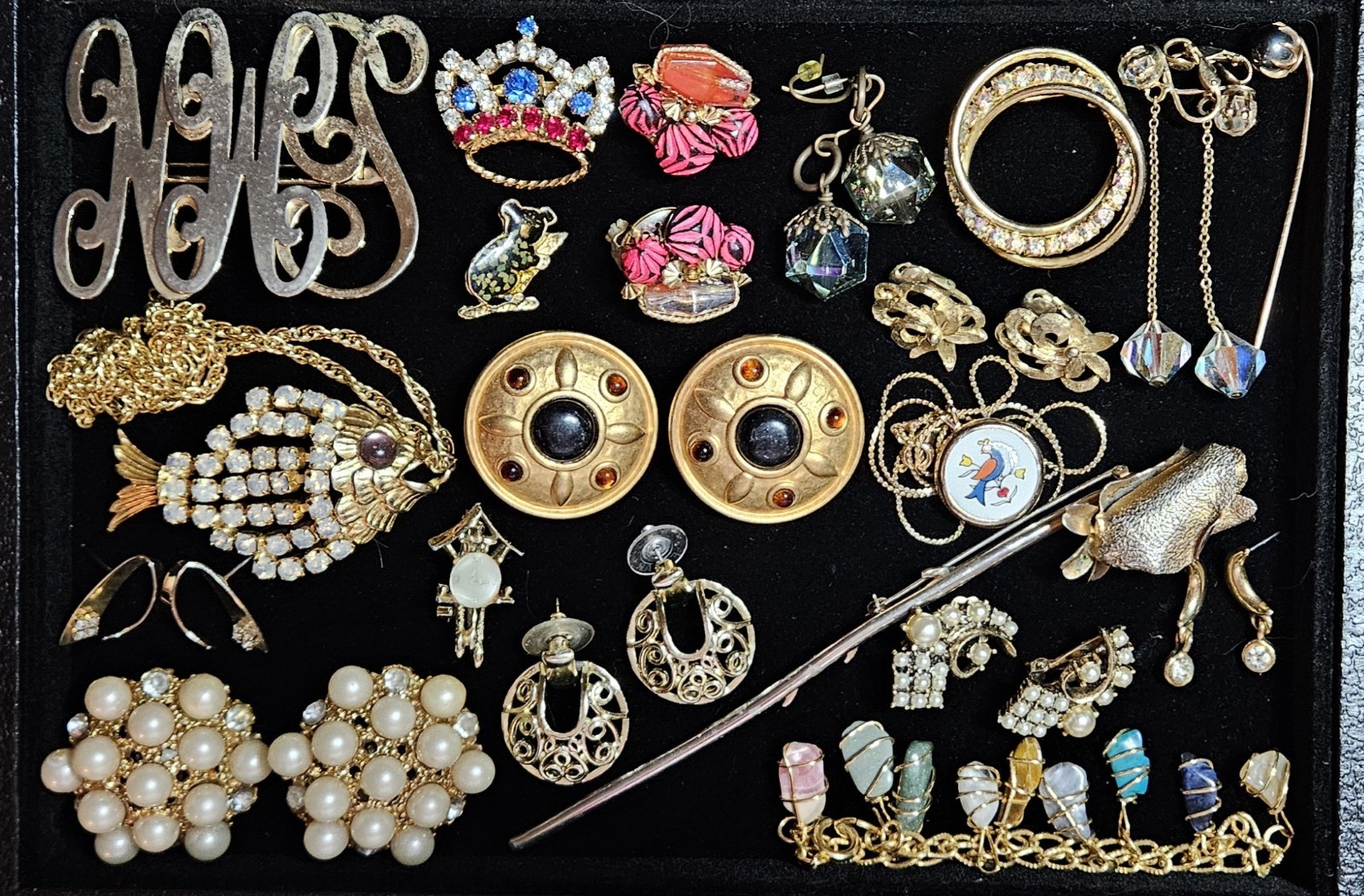 Goldtone Jewelry Lot Avon Hong Kong Signed Pieces Brooch Earrings Vtg-Mod E31