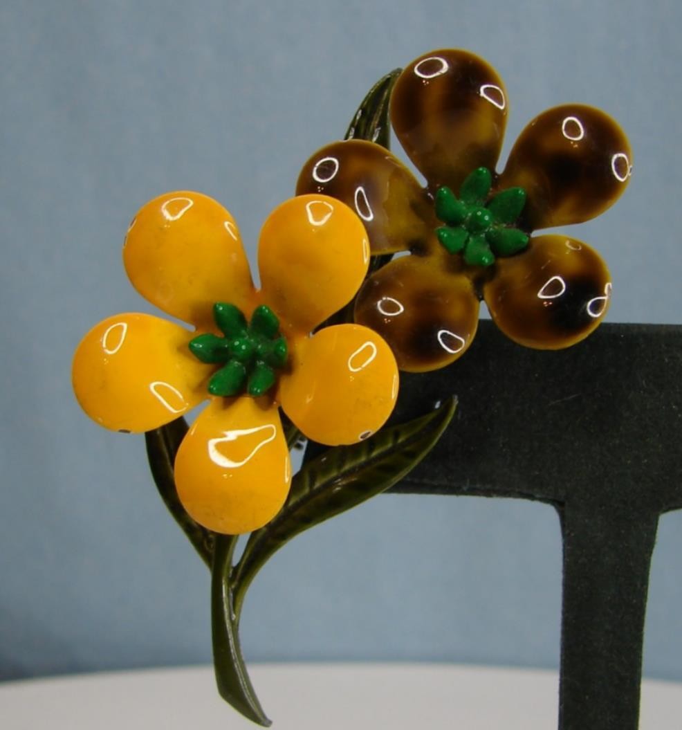 Vintage Hippy Mod 60’s Mustard Yellow Dark Olivine Enamel Double Flower Pin