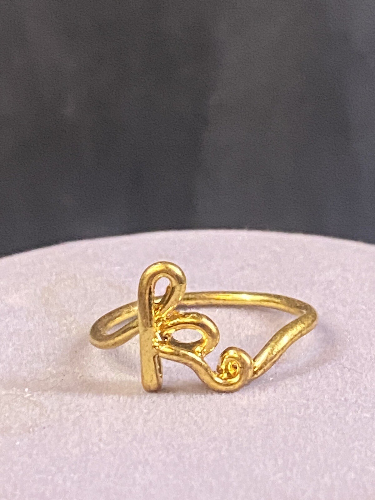 VINTAGE SIZE 8 YELLOW GOLD PLATED K INITAL RING UNIQUE DESIGN