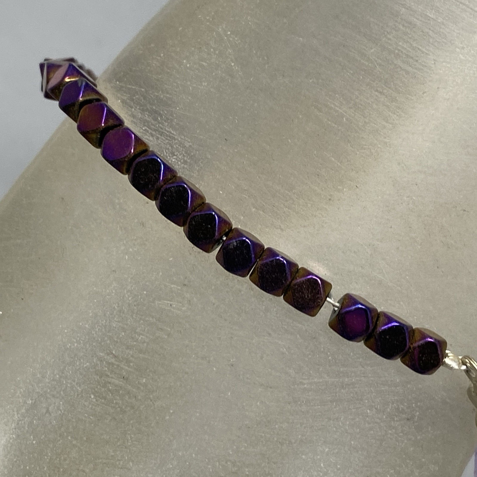 Purple Metallic Metal Beaded Bracelet Glass Faceted Round Center Stone 7.75″