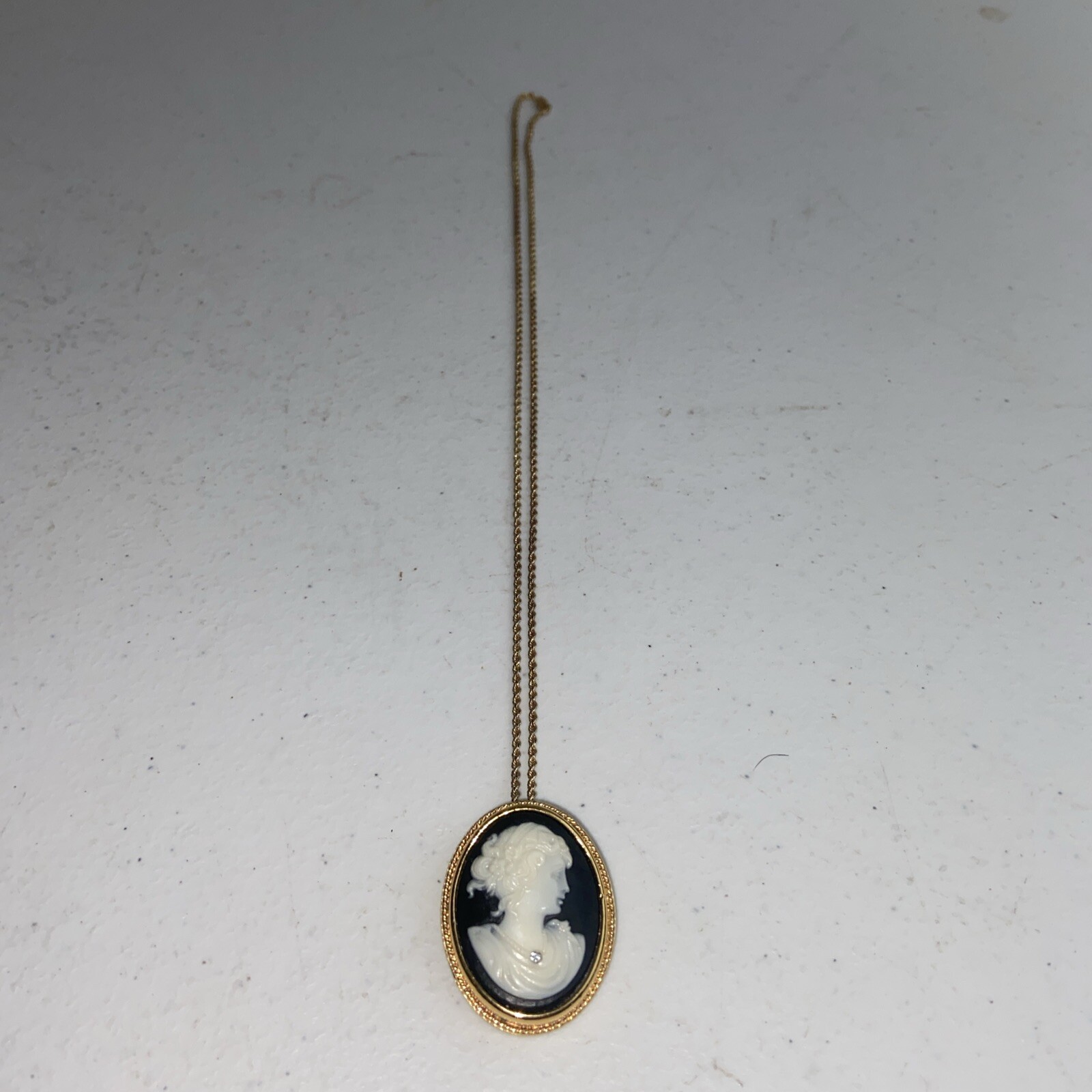 Cameo Pendant/Brooch By Avon Gold Tone Reproduction Victorian Look Vtg