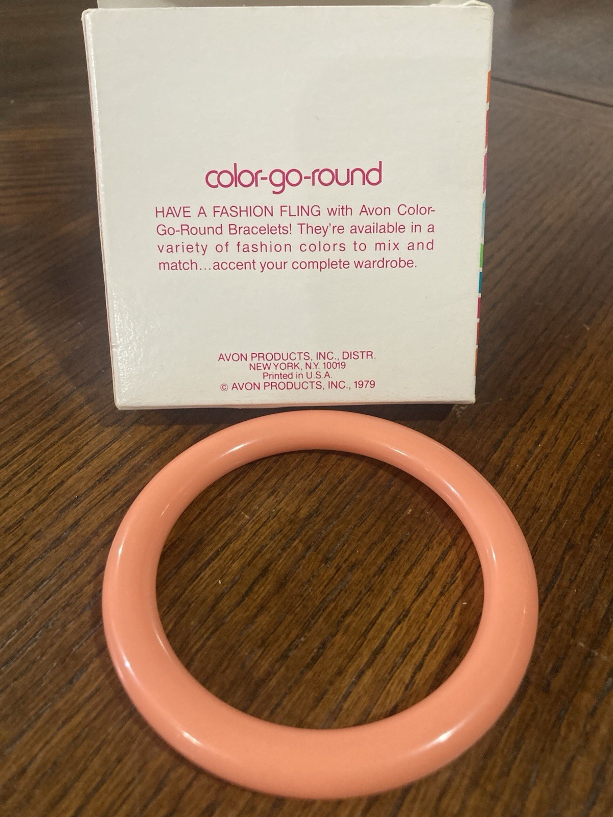Avon Vintage 1979 Color Go Round Bangle Bracelet – Peach New In Box Retro!