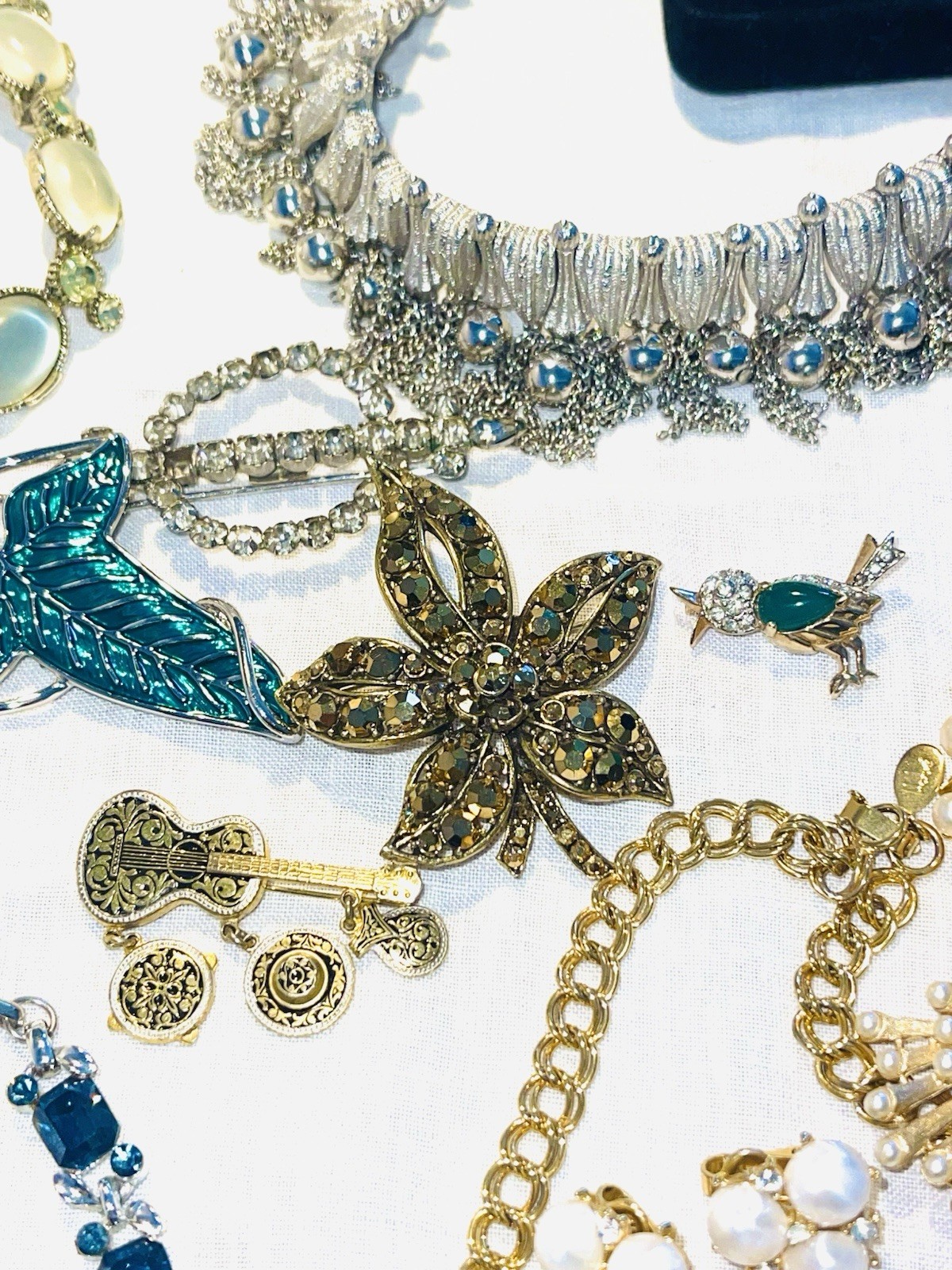 LARGE VINTAGE JEWELRY LOT CROWN TRIFARI GIVENCHY ELGIN HOBE ST JOHN LISNER MORE!