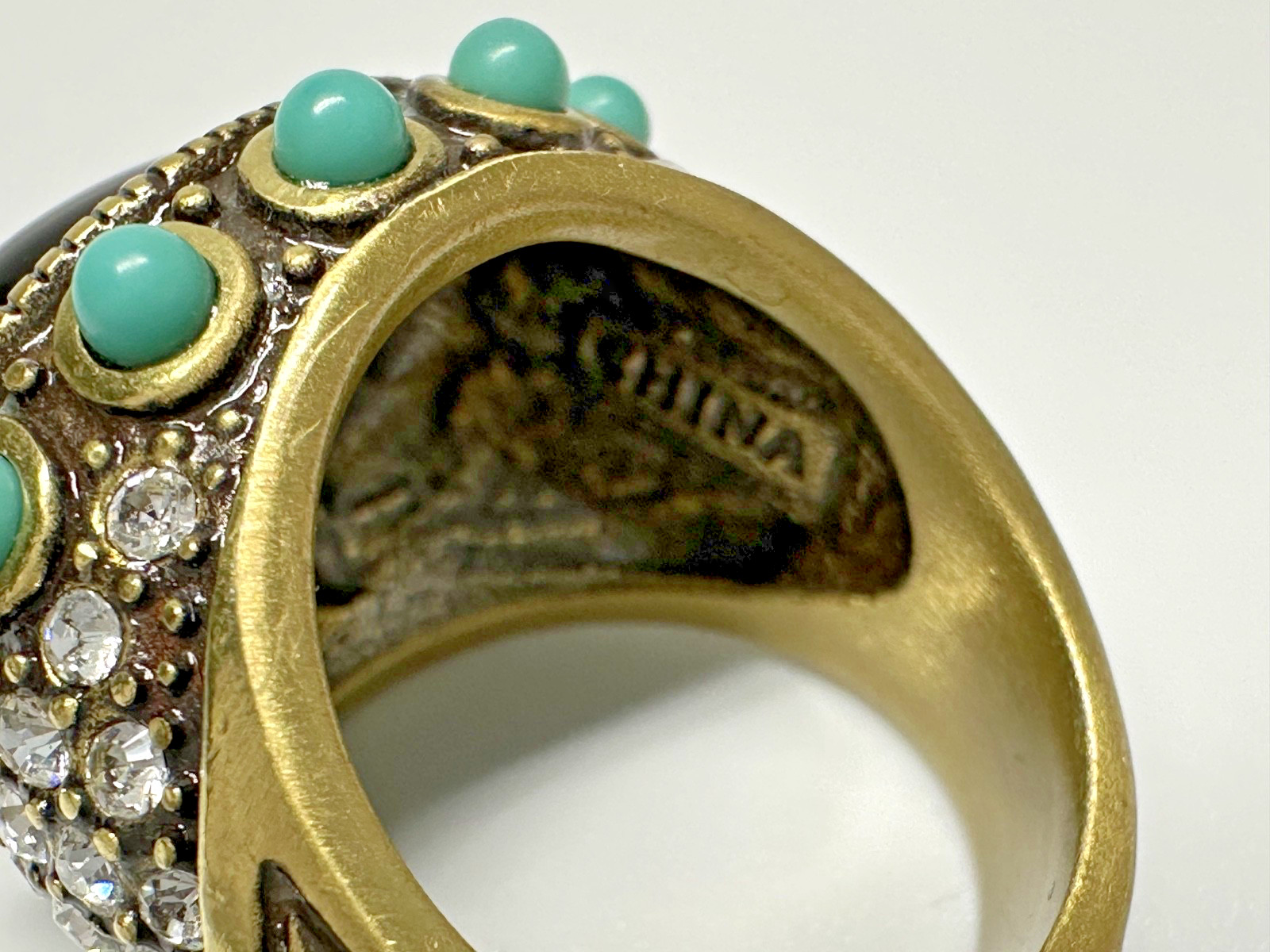 VINTAGE HEIDI DAUS BLACK, RHINESTONE, LIGHT BLUE ACCENTED SIZE 7.5 RING N223