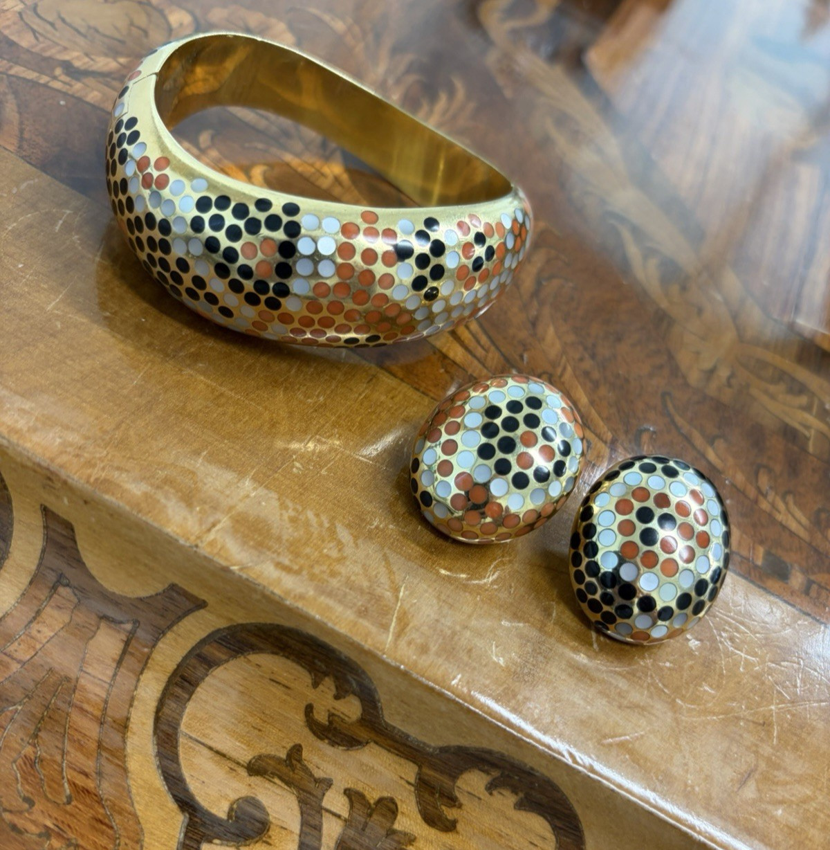 ANGELA CUMMINGS 18k YG, Coral, Onyx & Mother of Pearl Earrings Bangle Suite 1987