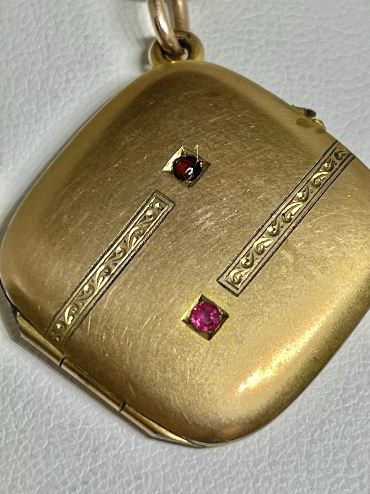 Art Deco Rolled Gold Kite Shaped Engraved Enamel Black Line Pendant Necklace 18”