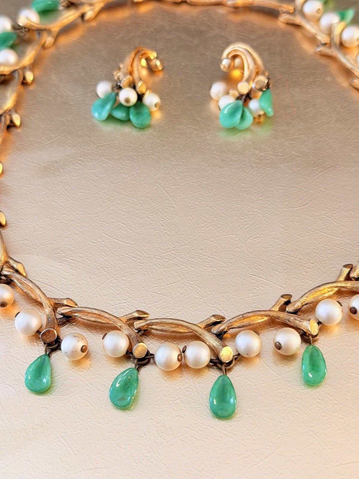KRAMER VTG Signed Gold Tone Faux Pearl Jade Dangle Branch Link Necklace Earrings