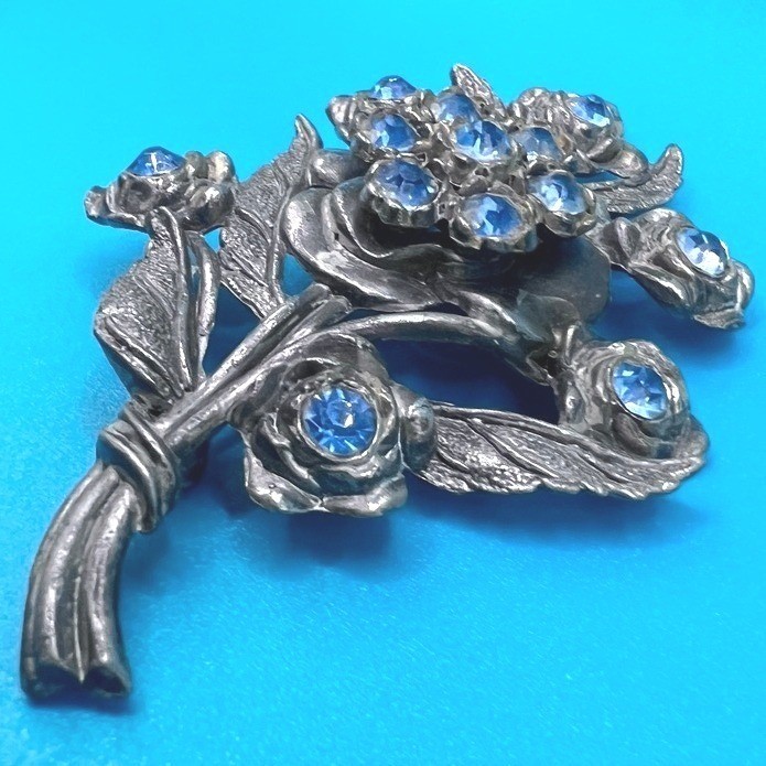 Vintage Little Nemo Large Pot Metal Brooch Blue Rhinestones Floral 3.25″ LN/25