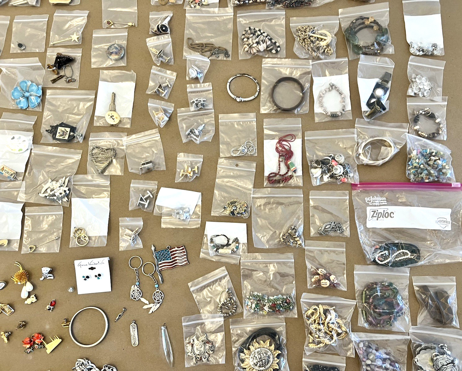 30lb LOT Vintage Jewelry Necklace Brooch Pendant Earrings Bracelet Costume Watch