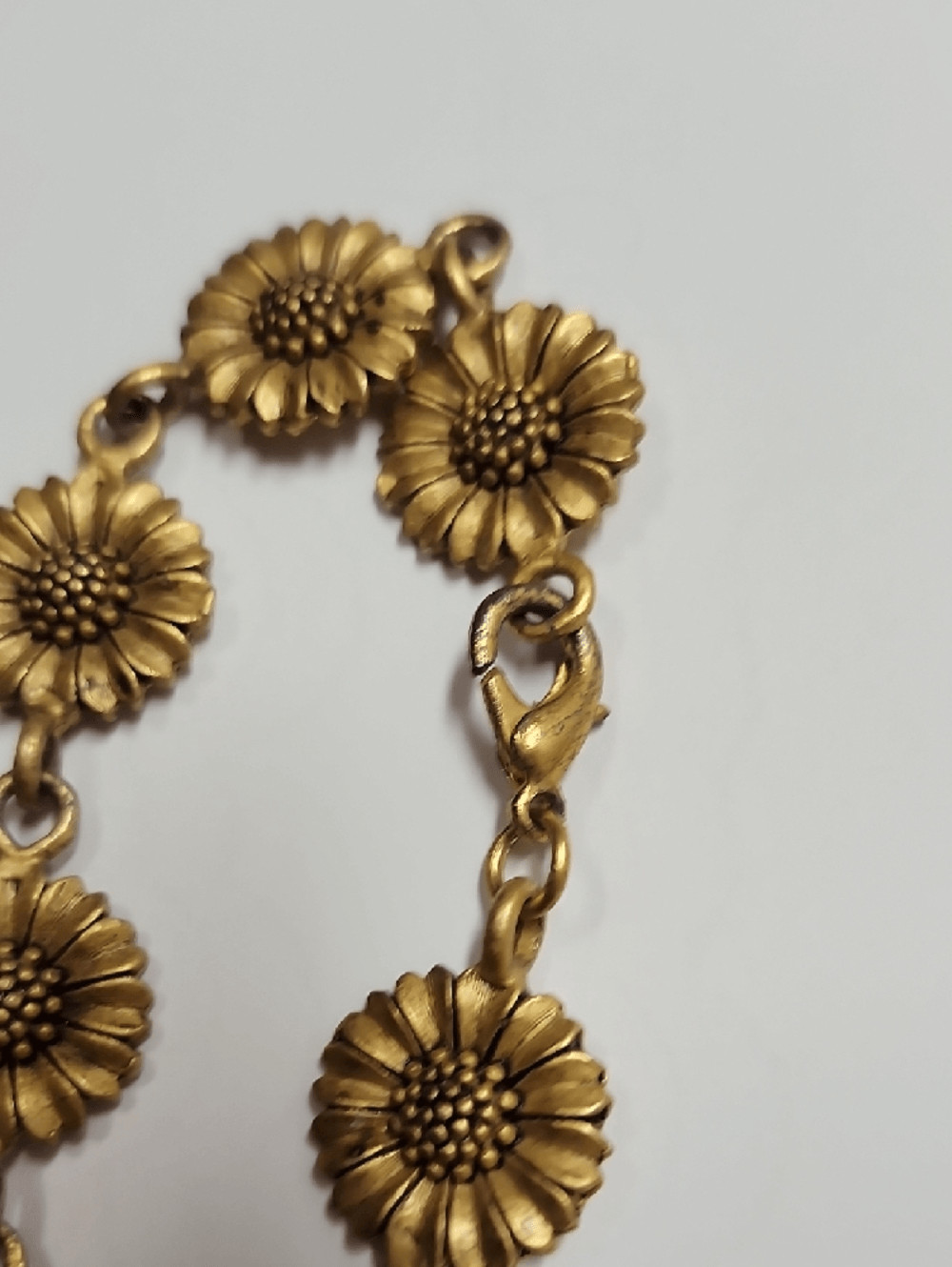 Matte Gold Tone Flower Link Necklace – Women Jewelry Vintage Signed EH