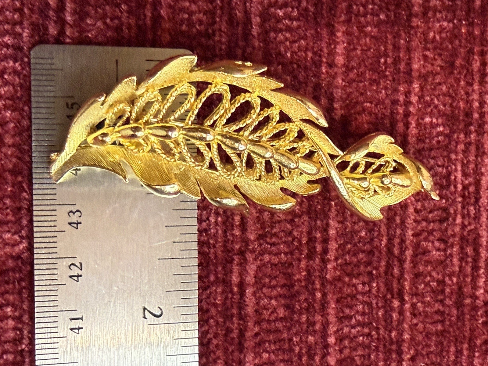 🔥Vintage Lisner Brooch Pin Textured Gold Tone Signed