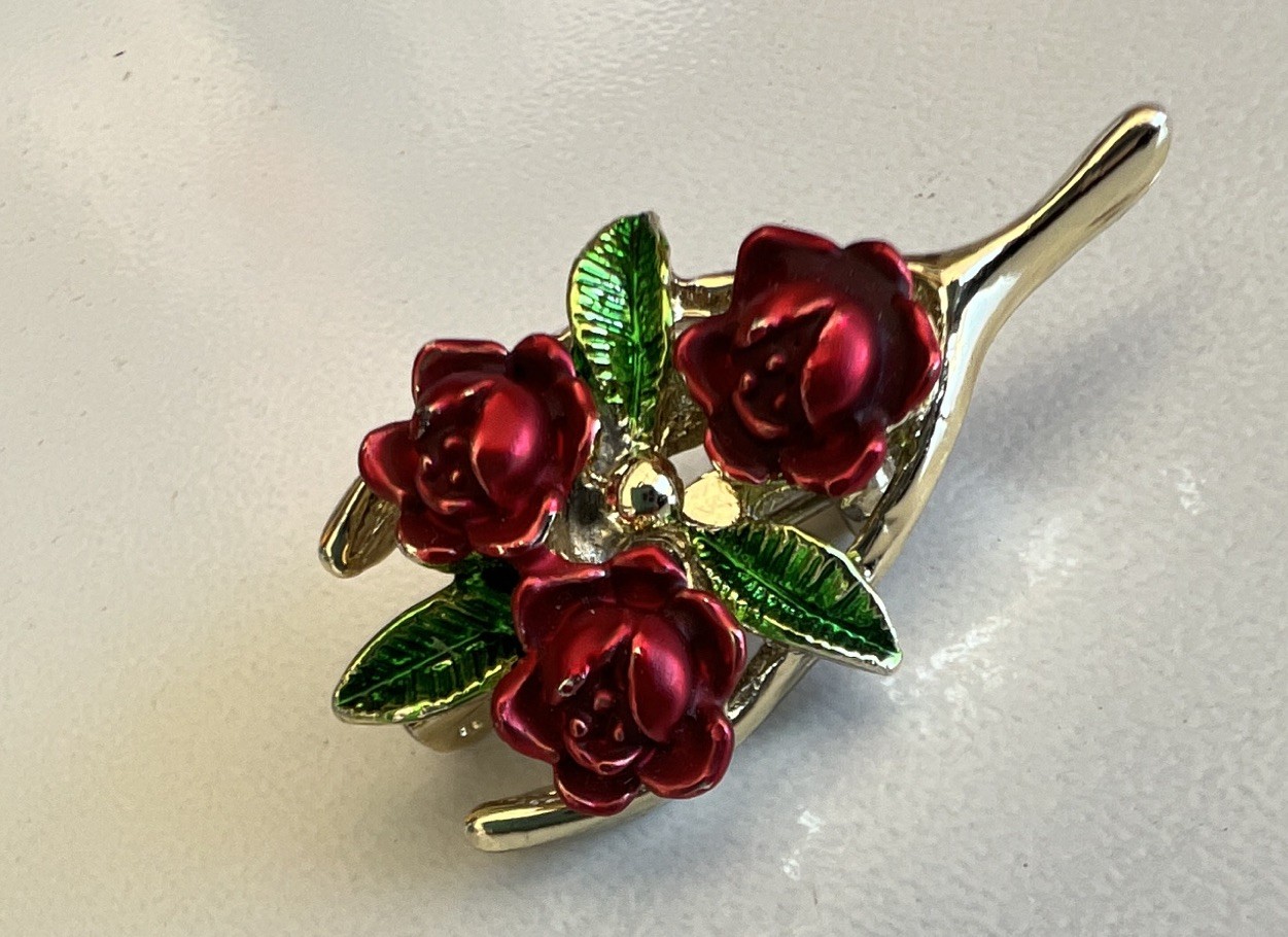 VTG SIGNED GERRYS ROSELEAF Open work Bouquet Brooch Pin RED ENAMEL goldtone