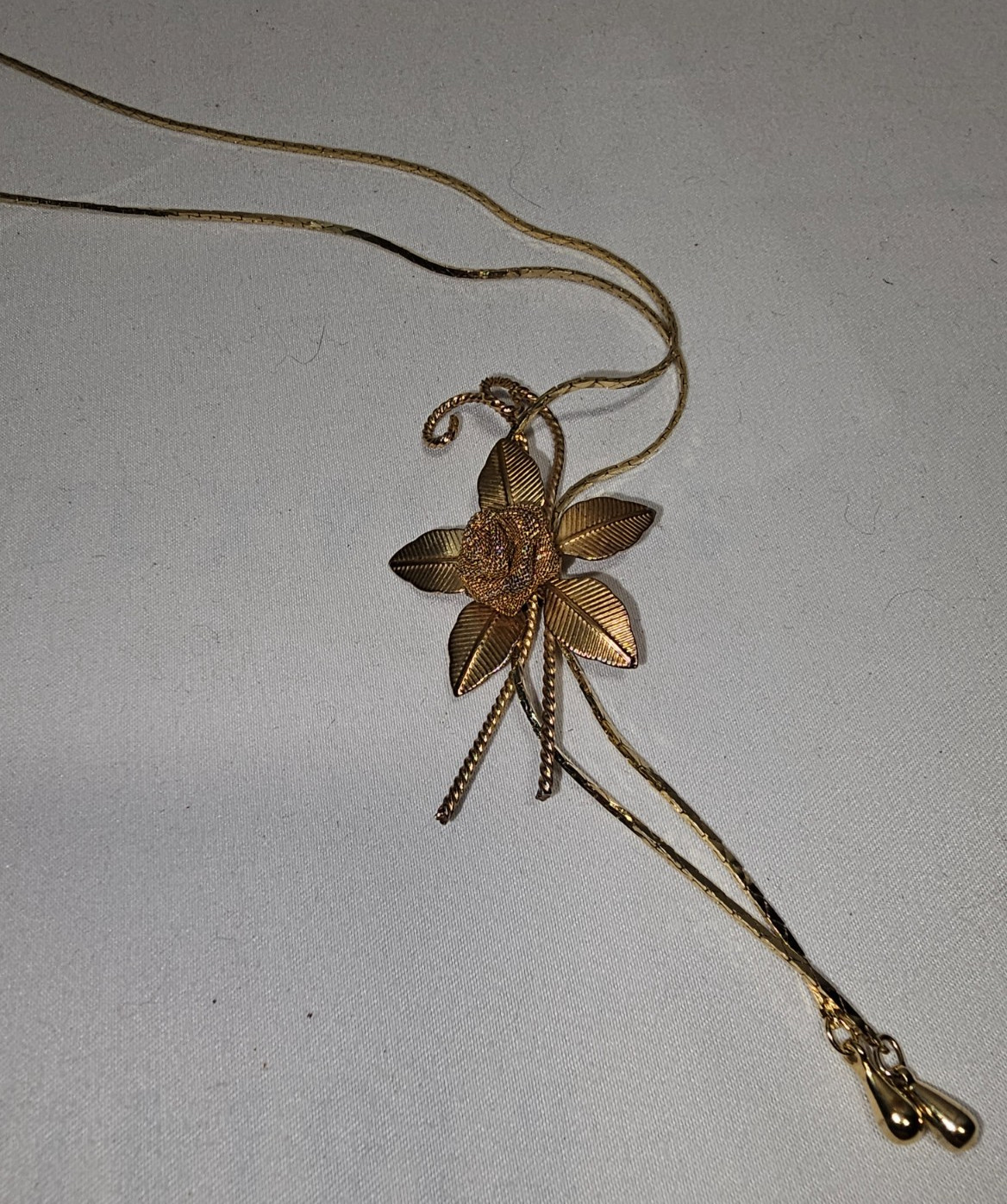 Vtg. Gold Tone Chain Flower Rose Lariat Bolo Pendant Slider Necklace 28″ Western