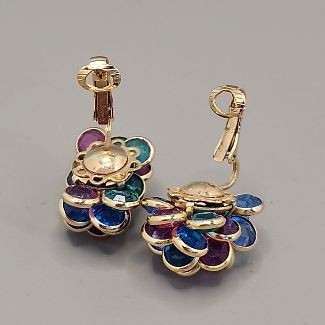 Vintage Open Bezel Clip On Earrings Gold Tone Layered Multicolor 3/4″