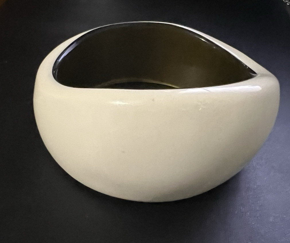 Vtg Chunky resin Acrylic Plastic Wide Bangle 8″ width 1-1.50″ graduated