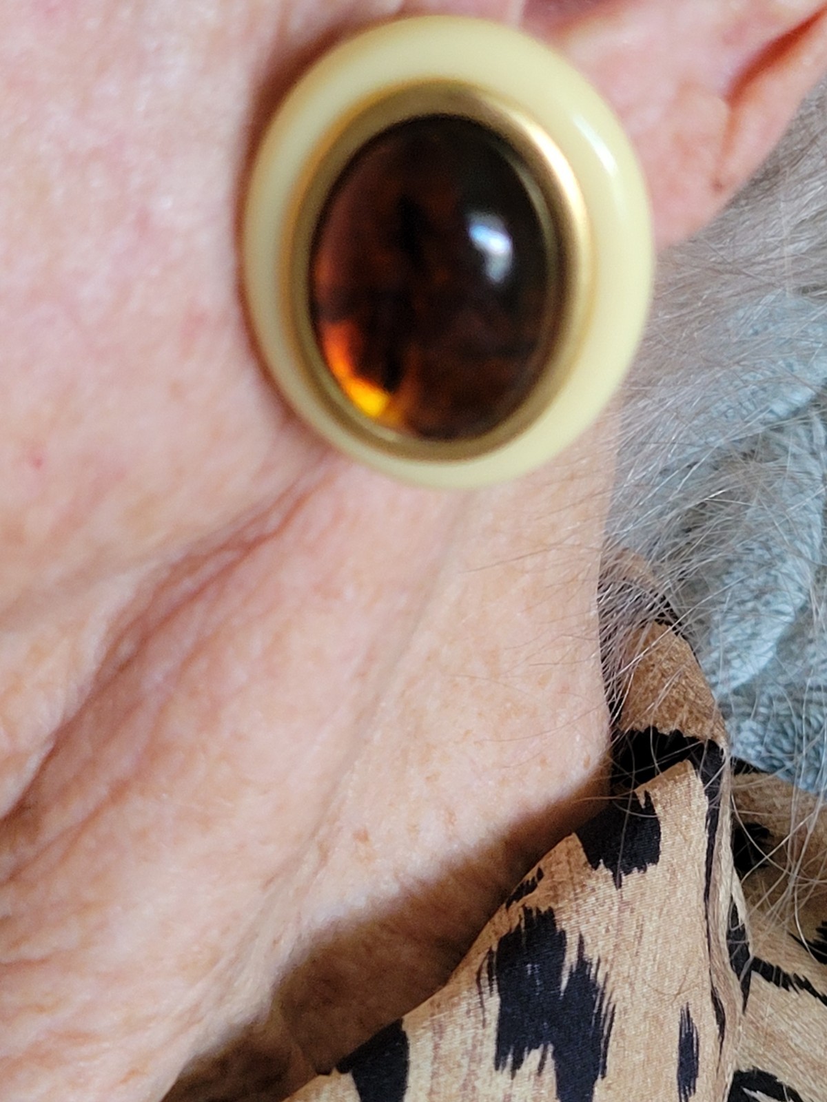 Vtg. Rare Gorgeous Yves Saint Laurent FAUX AMBER Clip-On earrings Mint