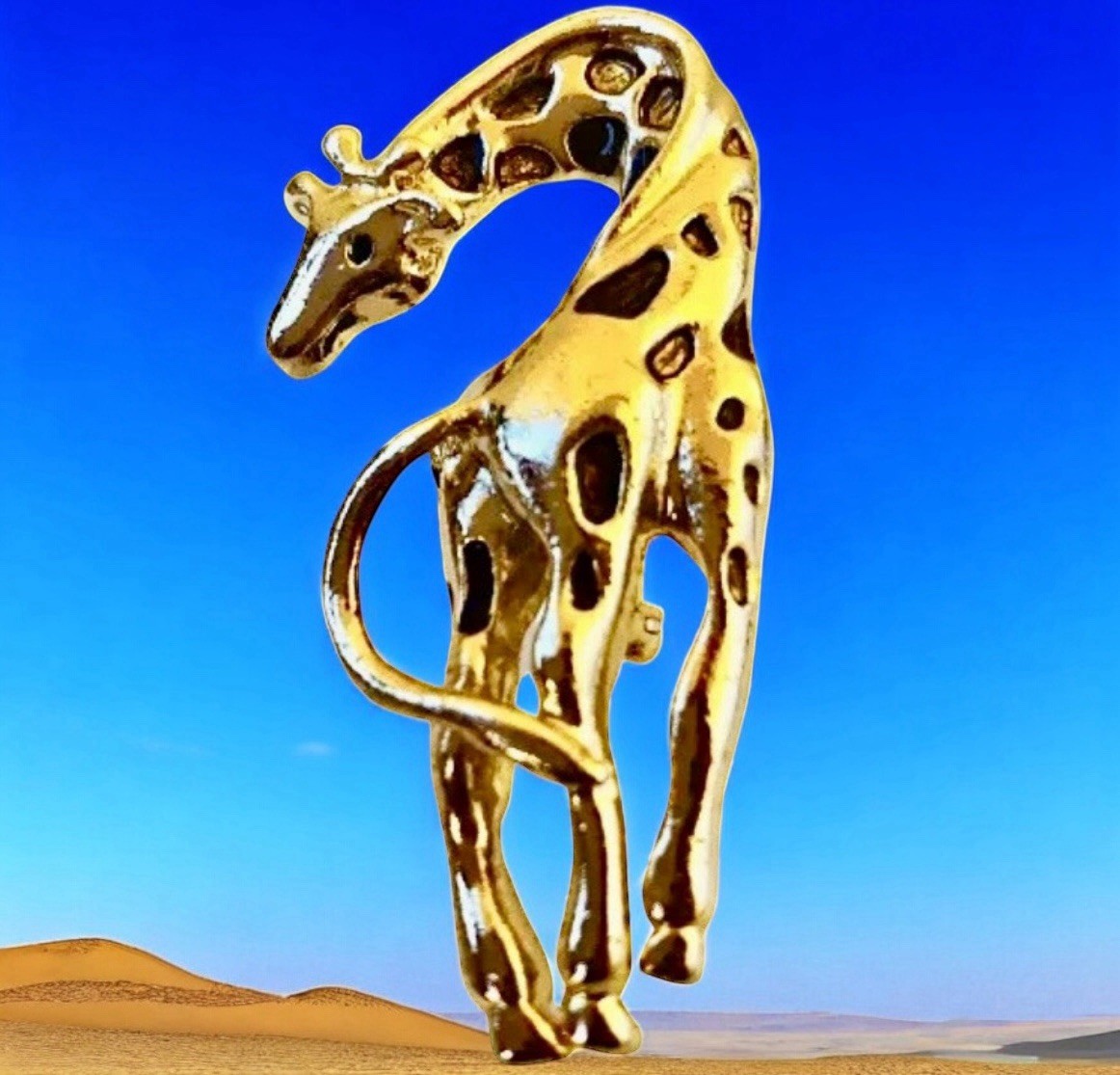 GIRAFFE Brooch Goldtone Pin with Inlaid Brown Stones