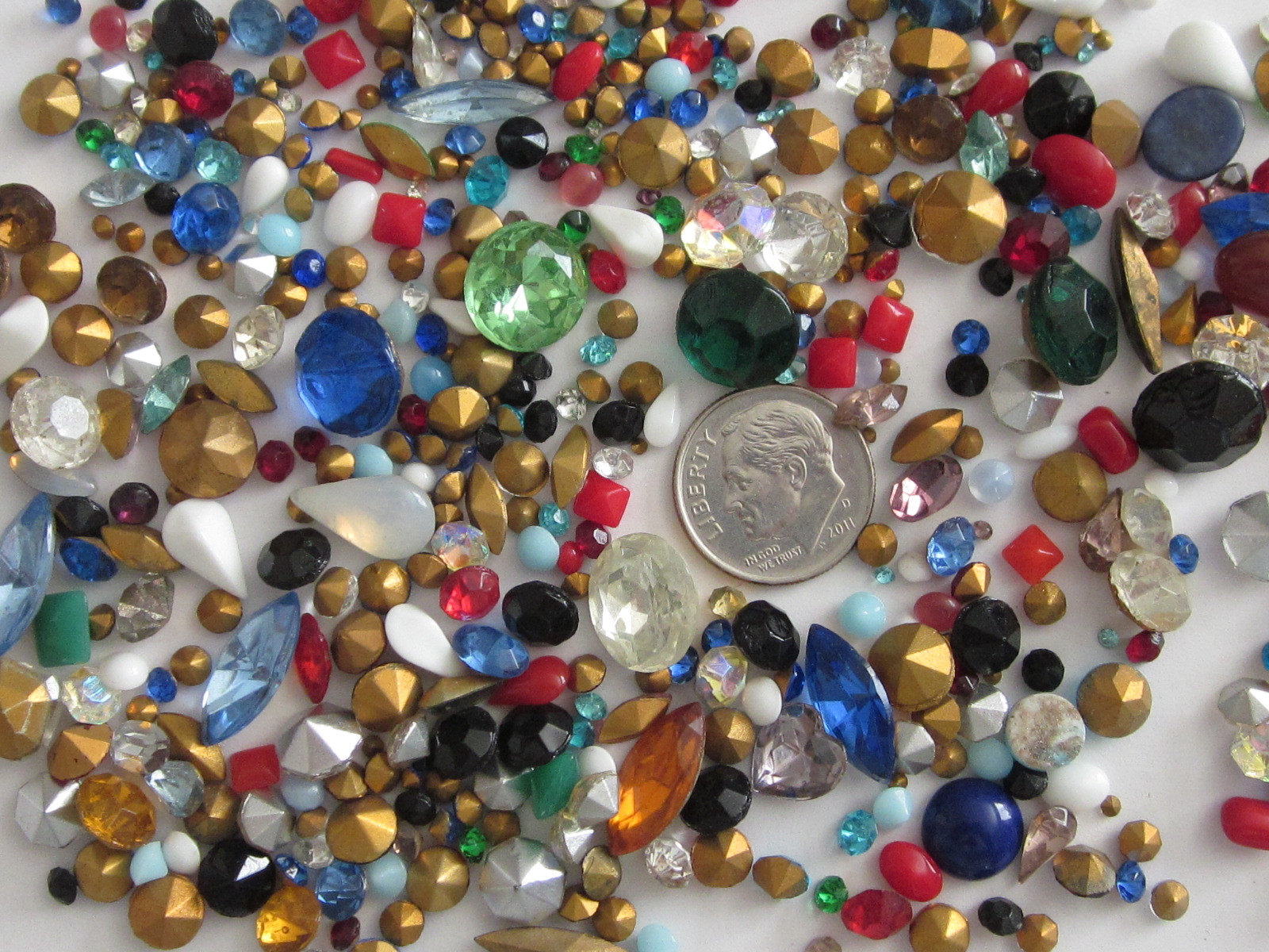 325 VINTAGE GLASS RHINESTONES & SOLID STONE LOT REPAIR JEWELRY LOOSE ASSORTMENT