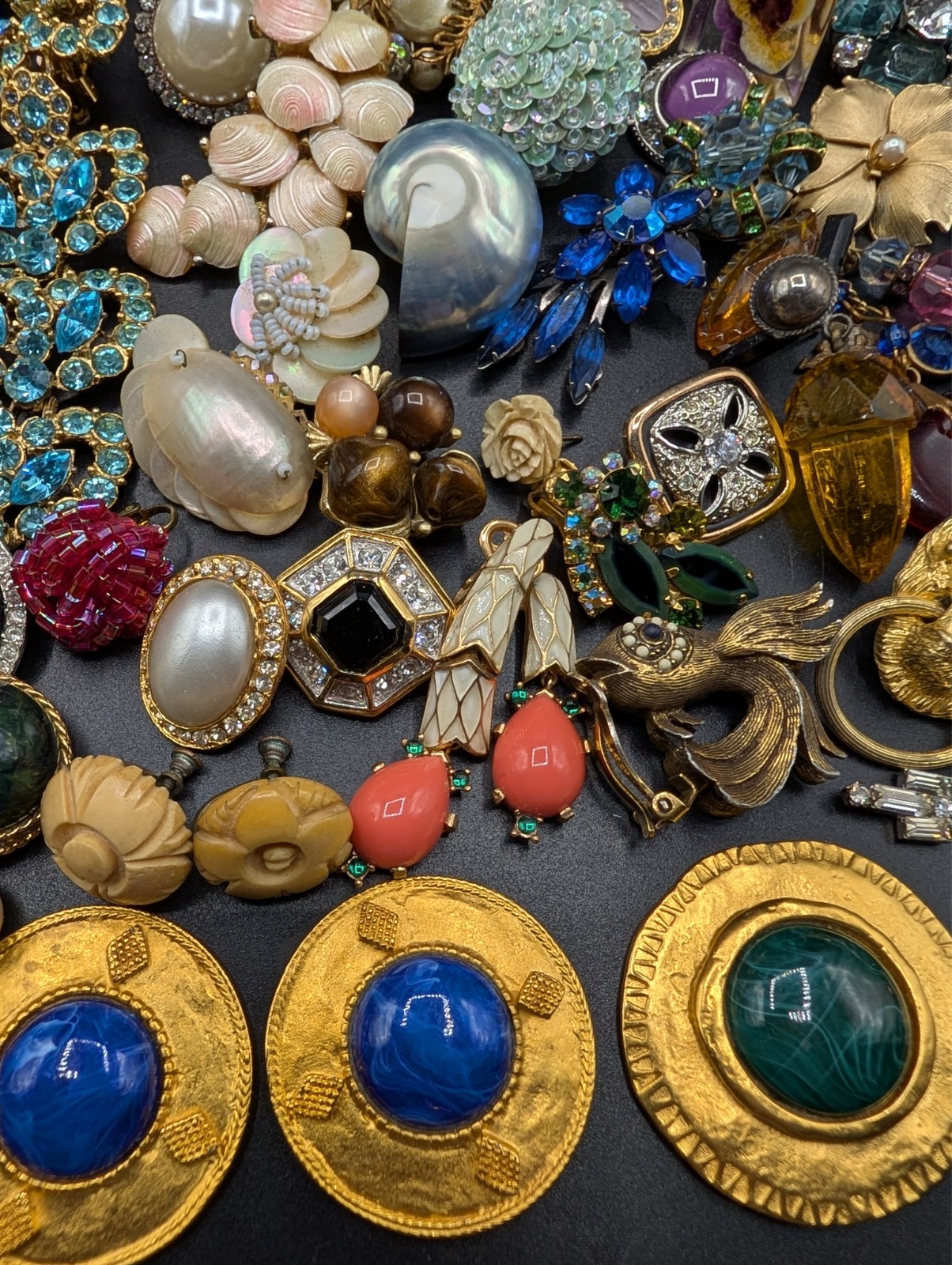 Large Lot of Vintage Singe Earrings For Crafts Aprox 2.5 lb