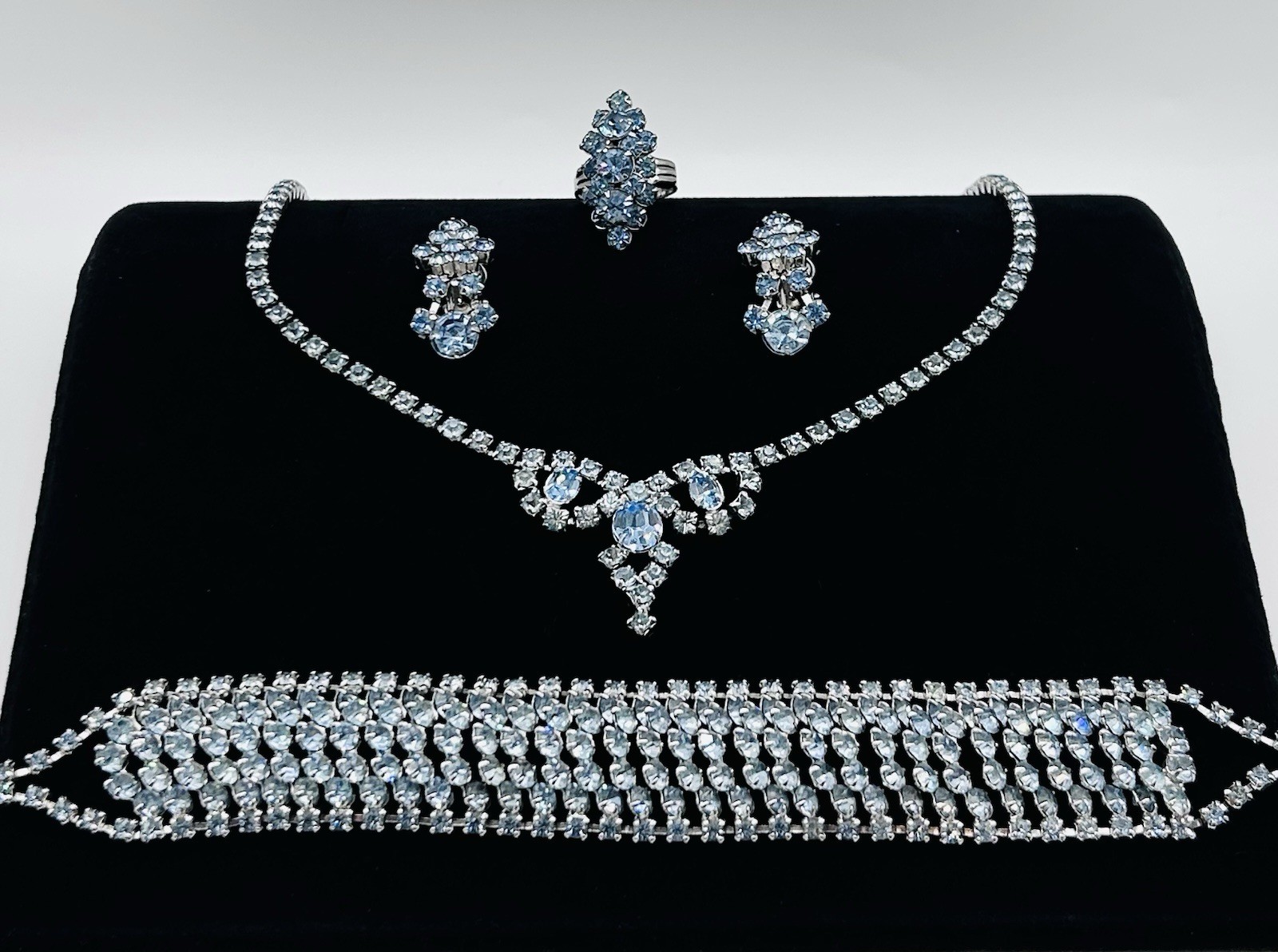Vtg-BLUE RHINESTONE-Necklace-Choker-Ring-Bracelet-Clip-on Earrings SET