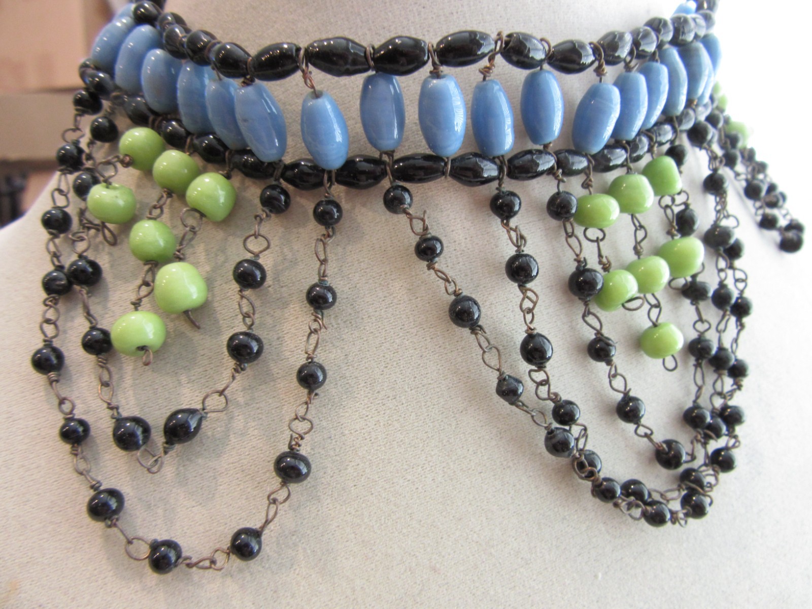 Boho style wired glass beads choker necklace in blue, black and green colors